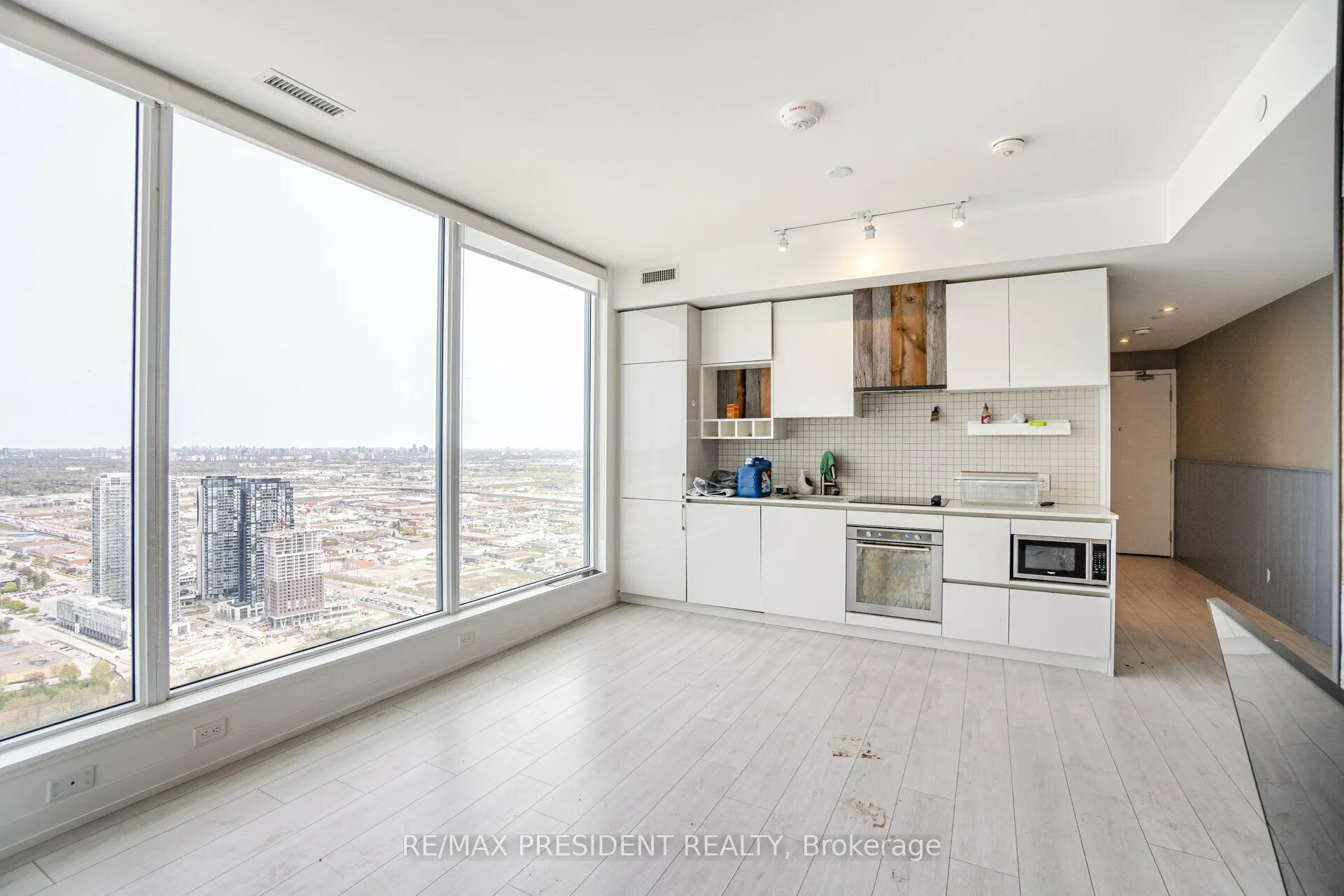5 BUTTERMILL Avenue, #5702