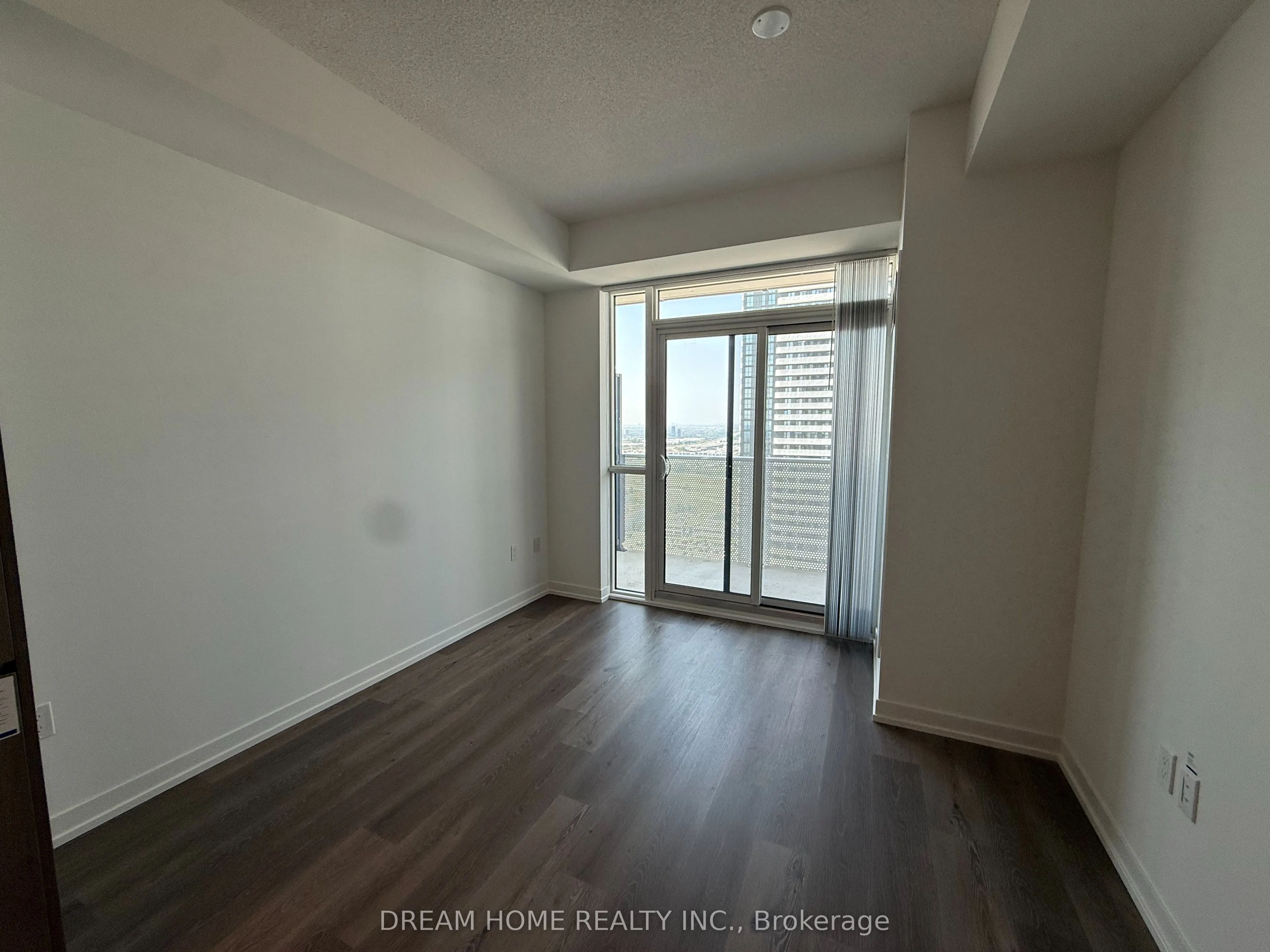 28 interchange Way, #3202