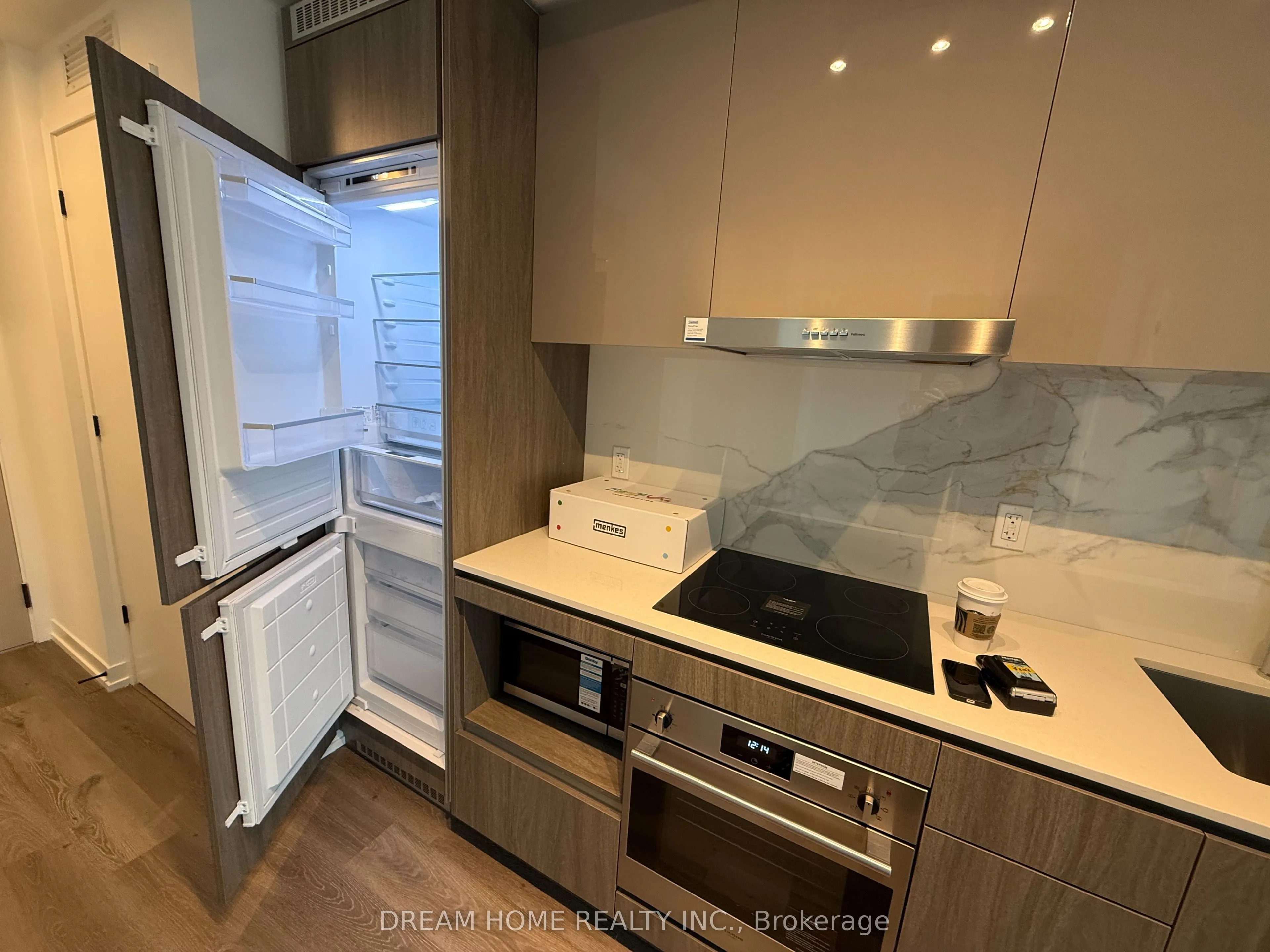 28 interchange Way, #3202