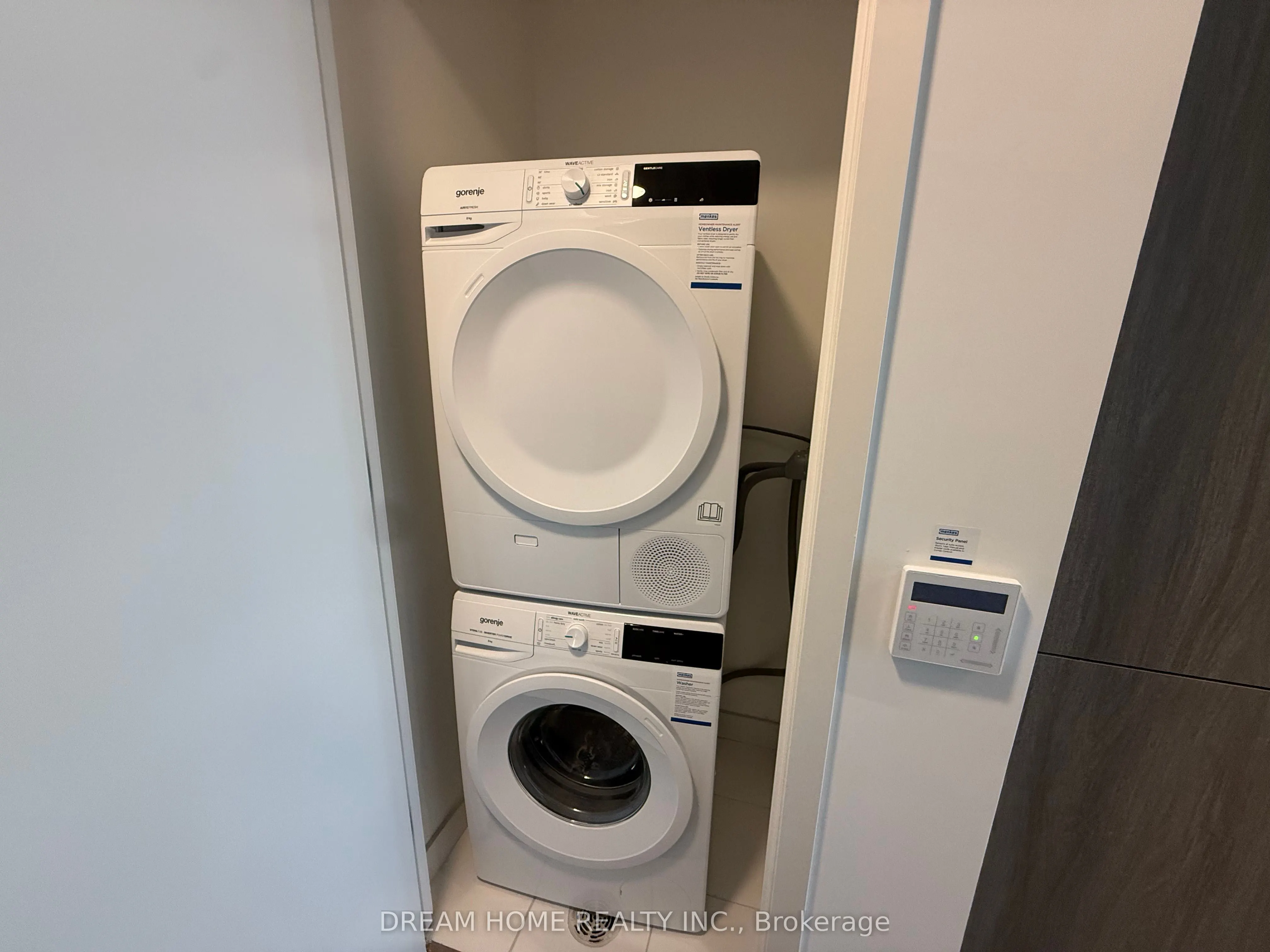 28 interchange Way, #3202