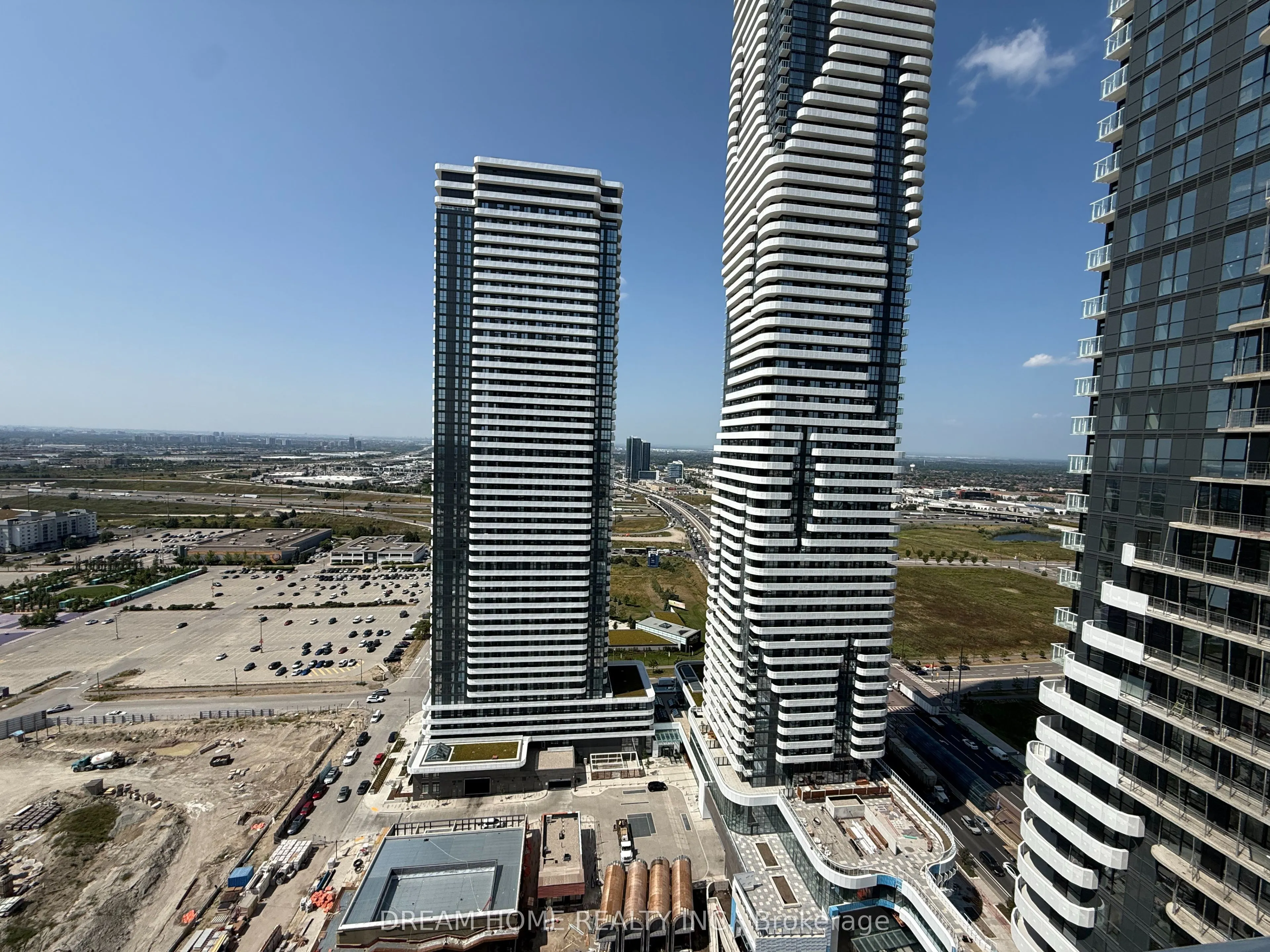 28 interchange Way, #3202