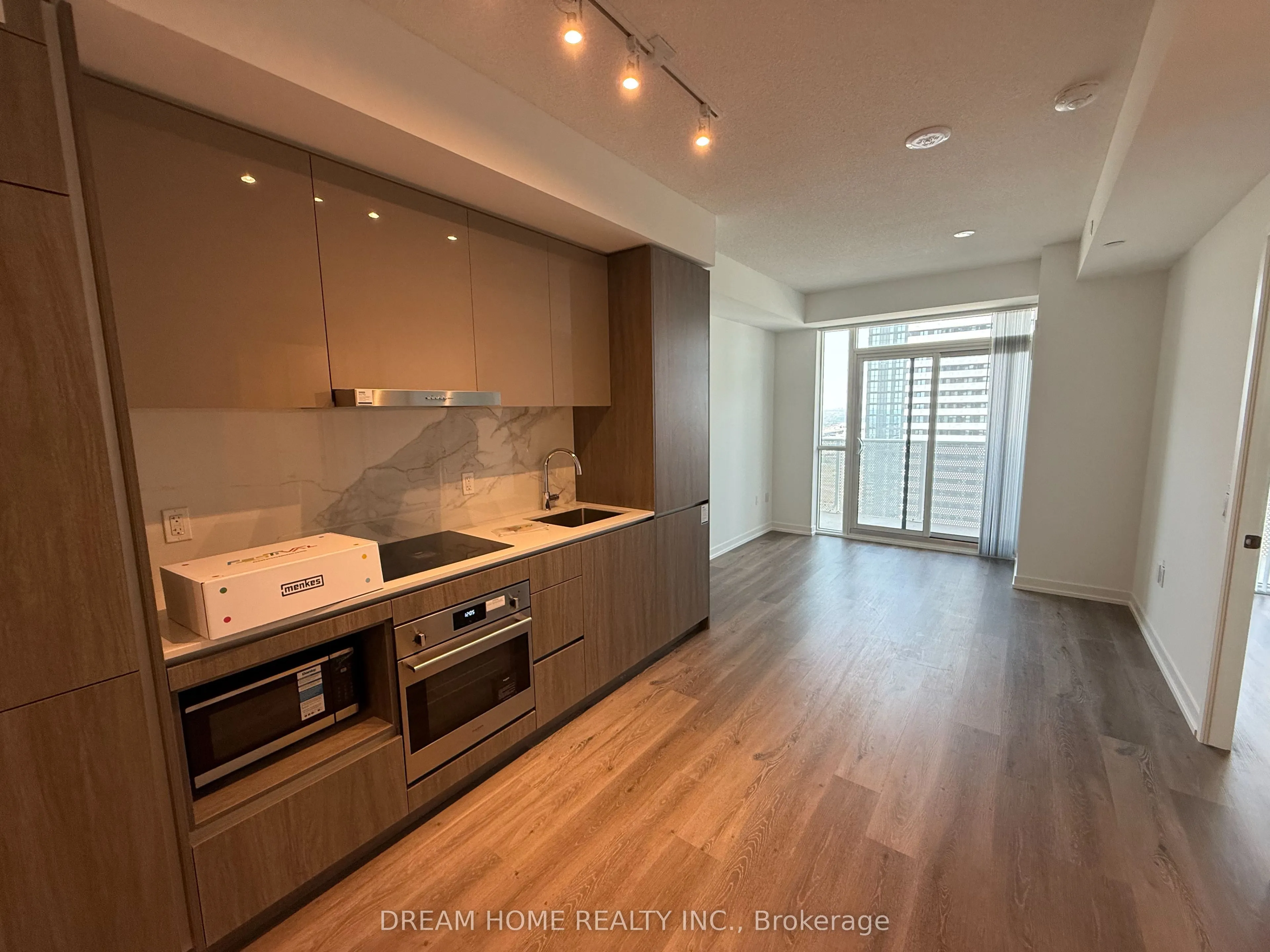 28 interchange Way, #3202