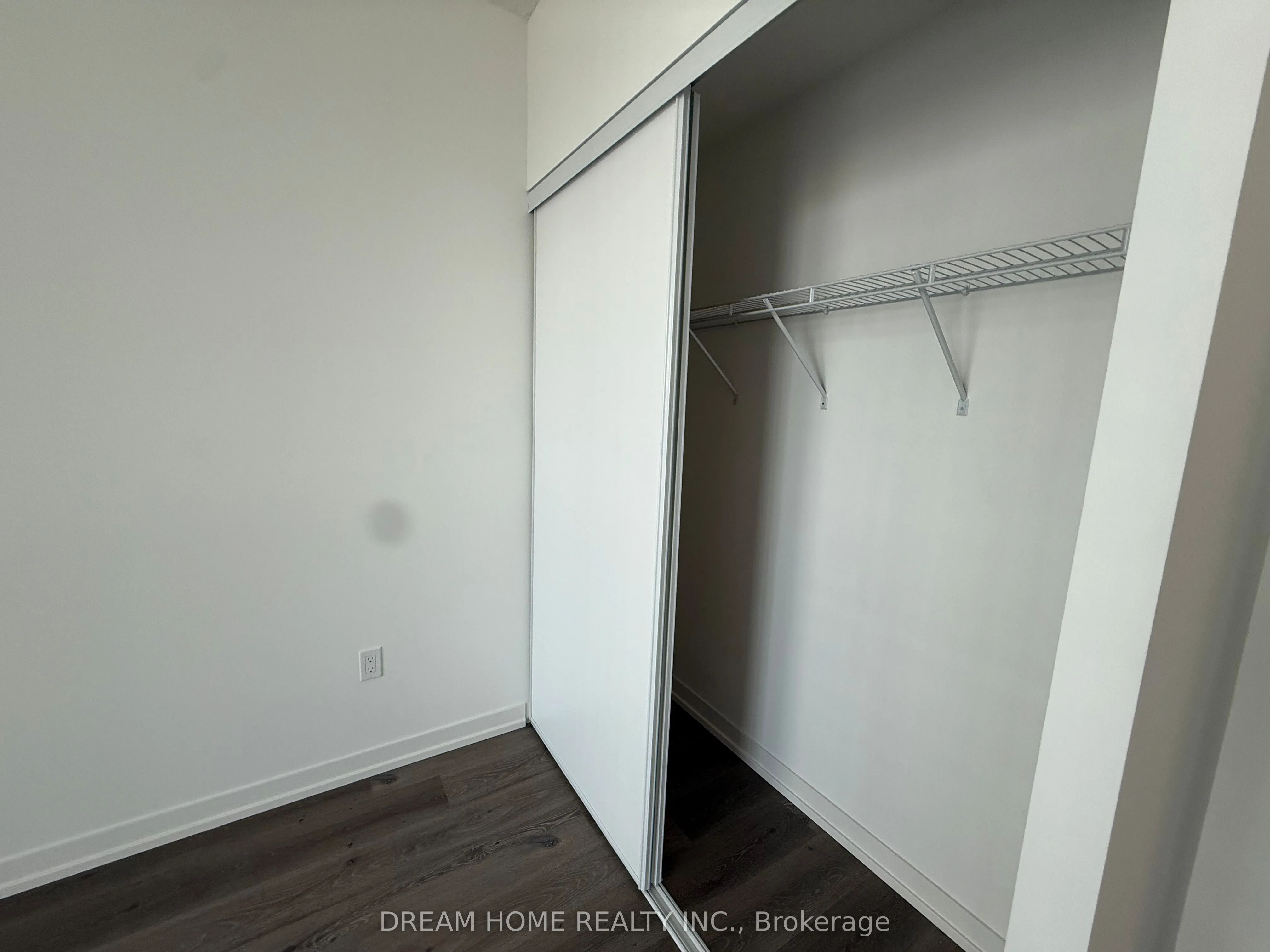 28 interchange Way, #3202