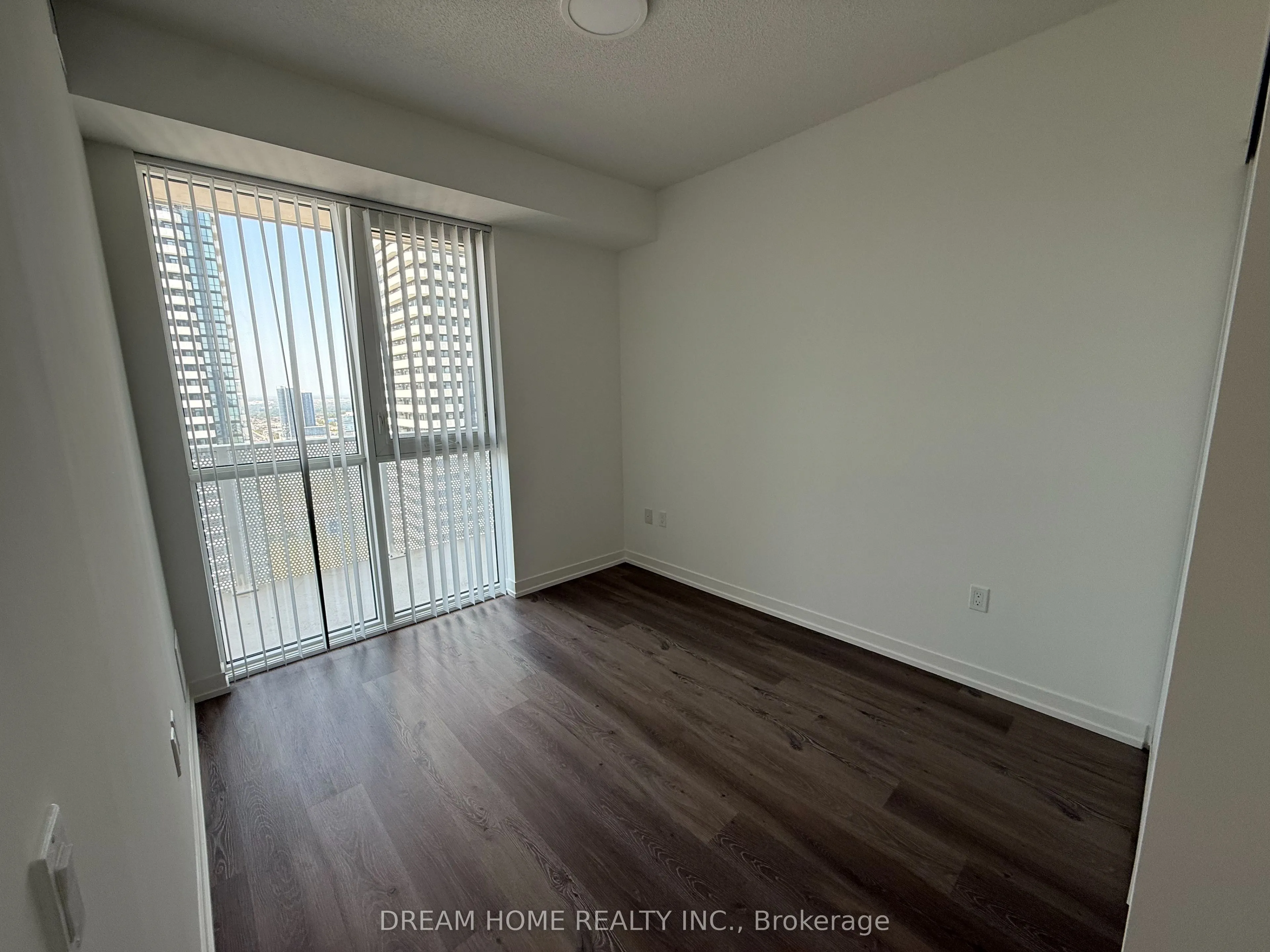28 interchange Way, #3202