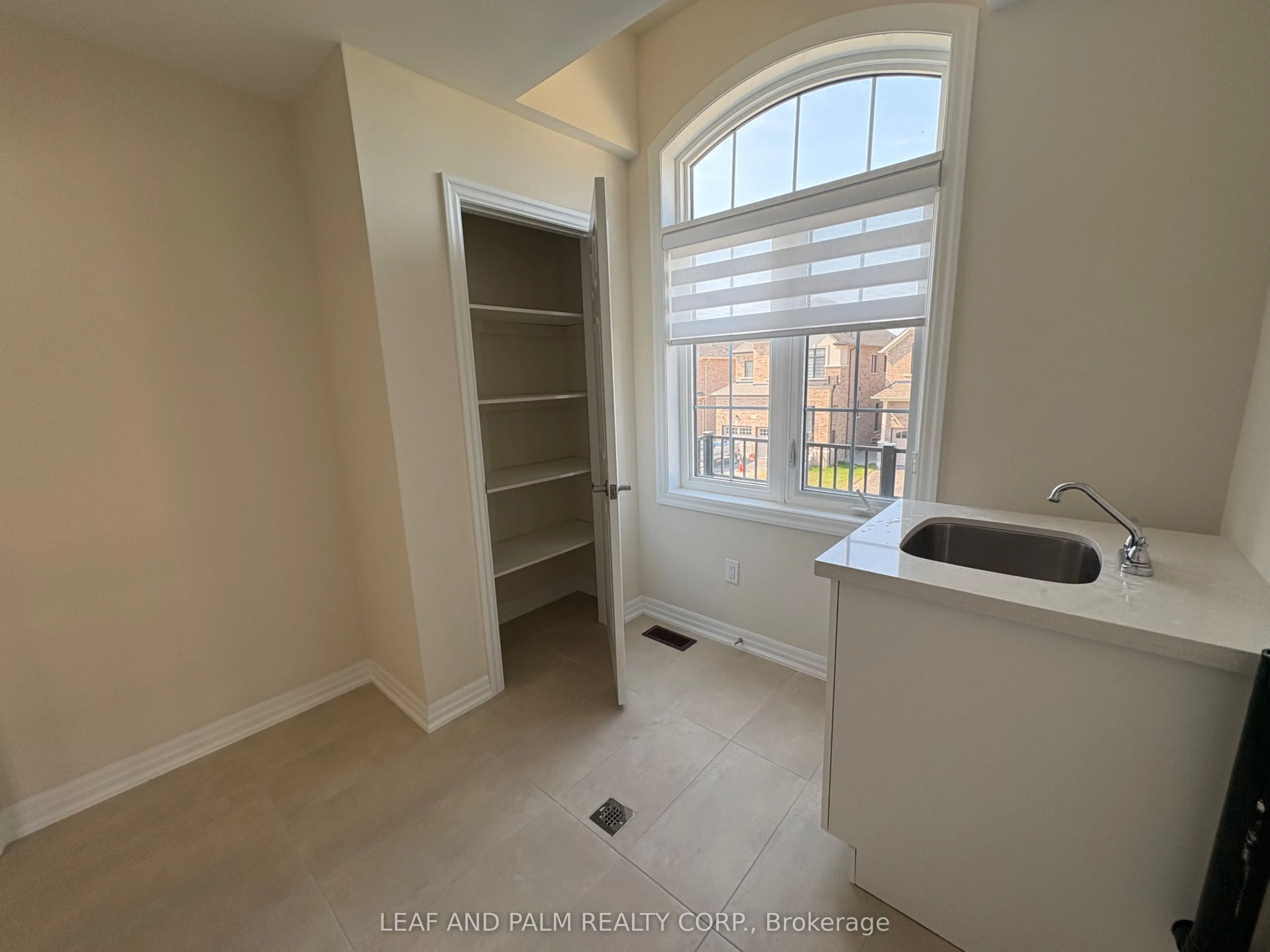 42 Donald Ingram Crescent