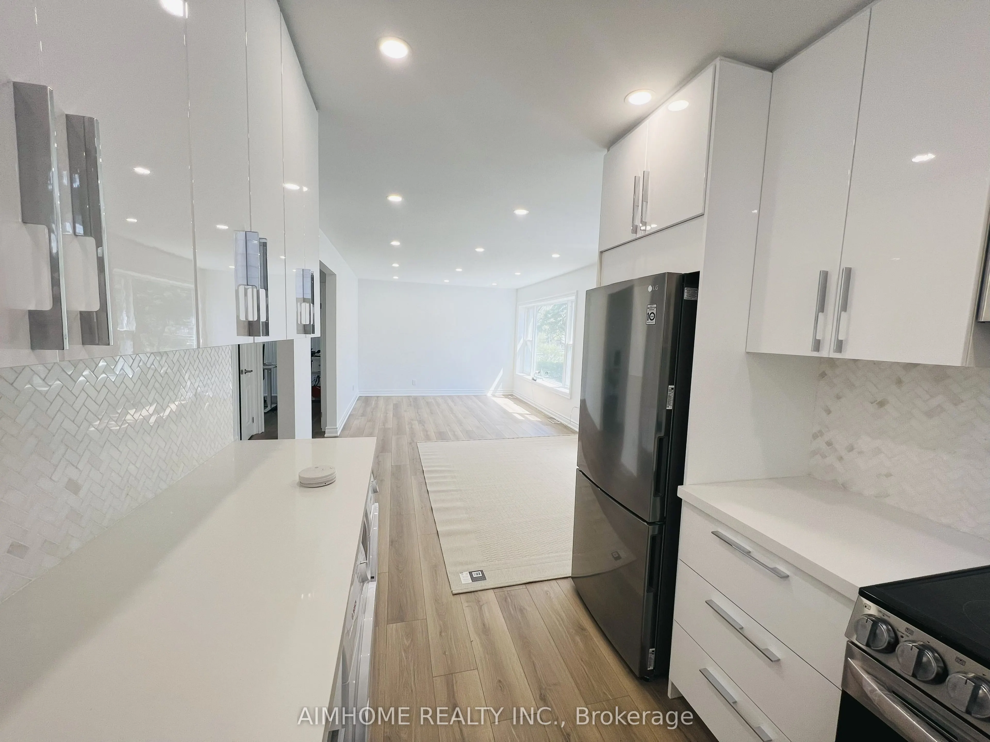 108 Steeles Avenue E, #(Main)