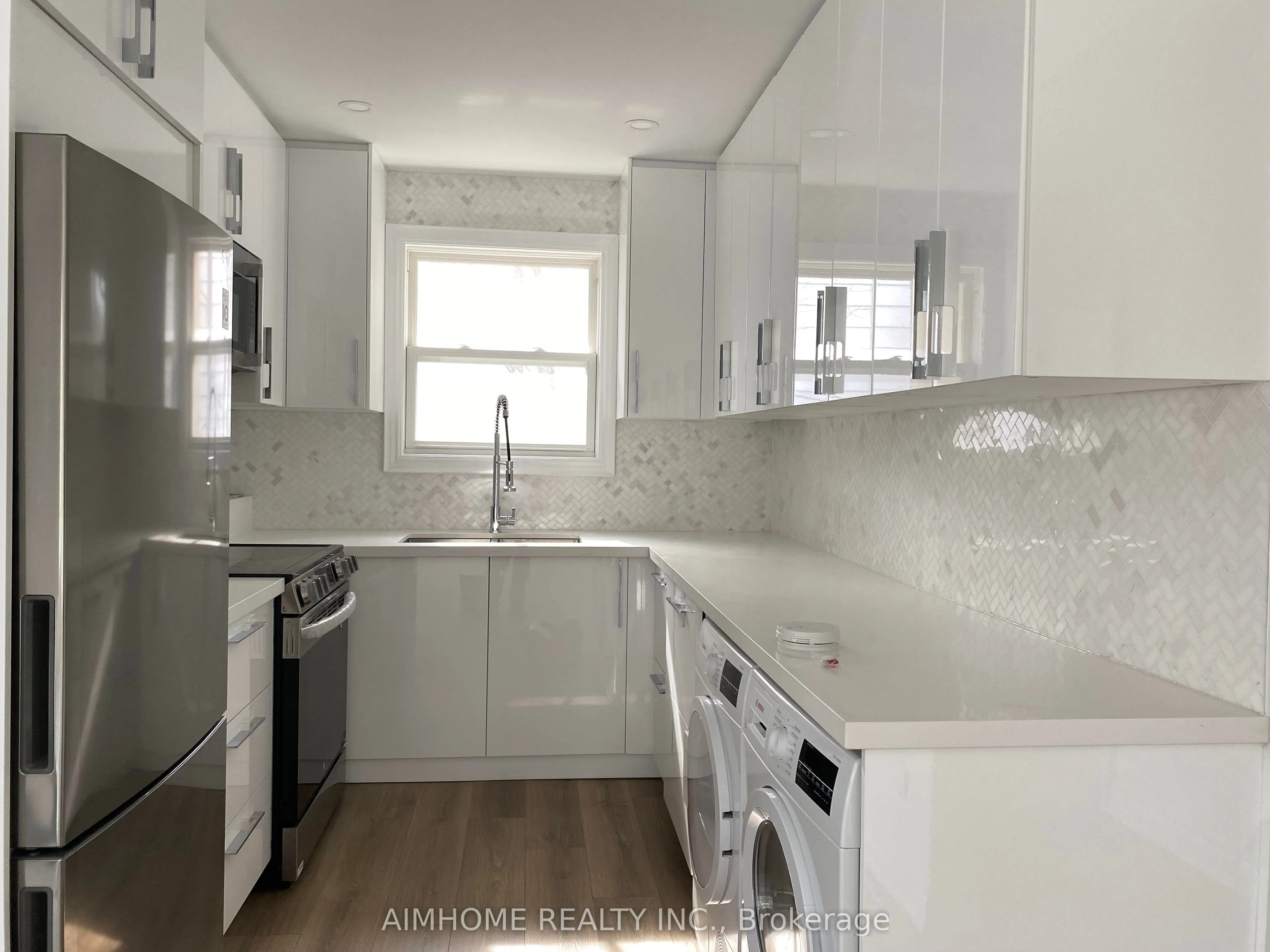 108 Steeles Avenue E, #(Main)