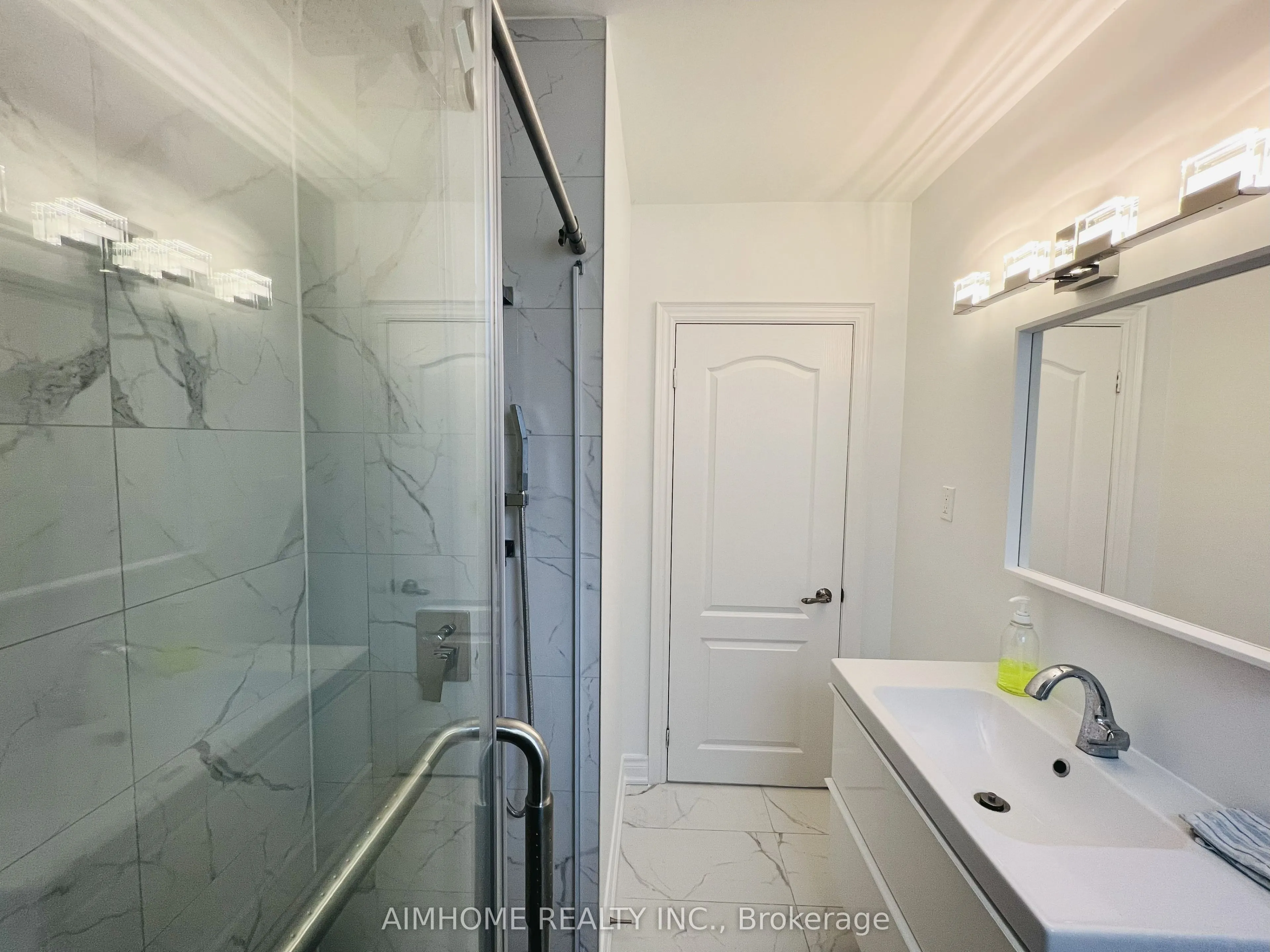 108 Steeles Avenue E, #(Main)