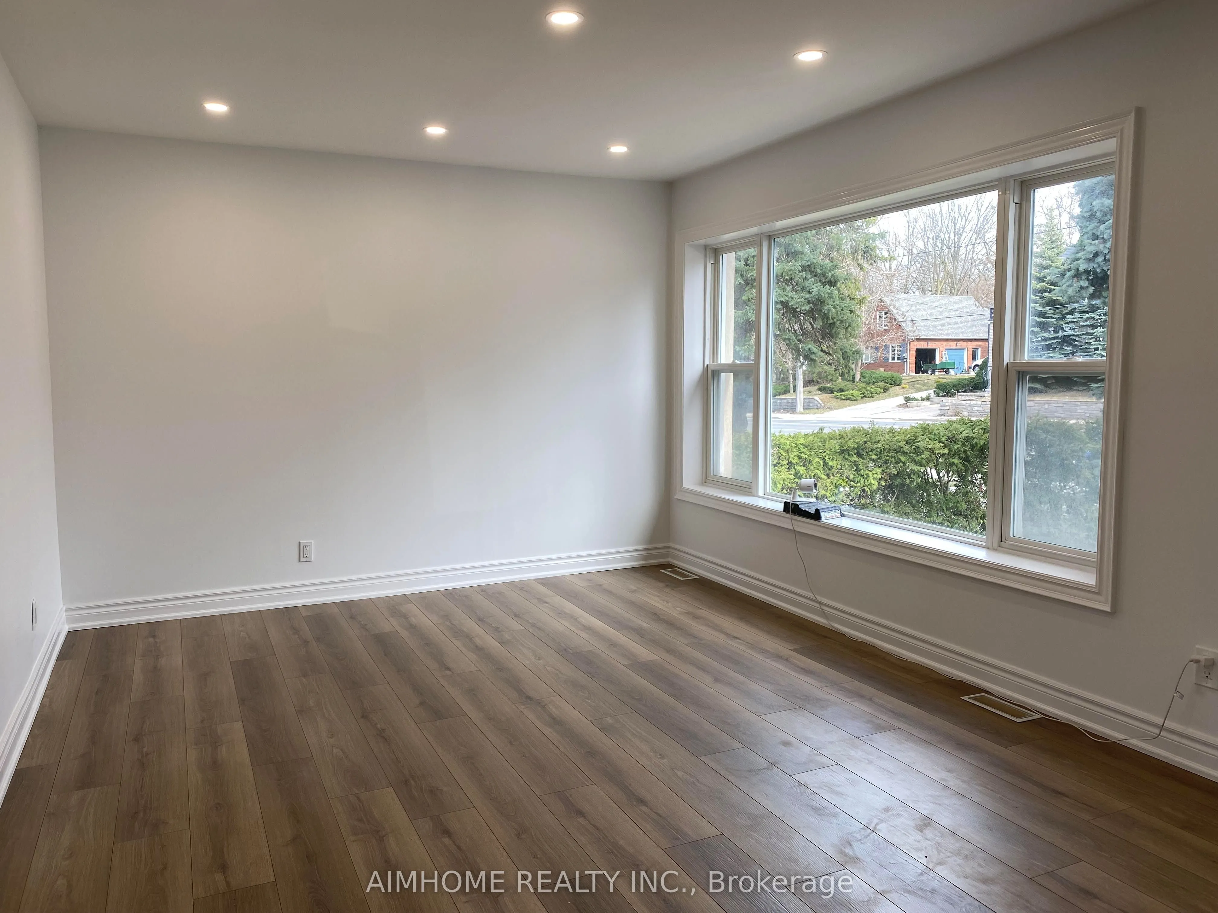 108 Steeles Avenue E, #(Main)