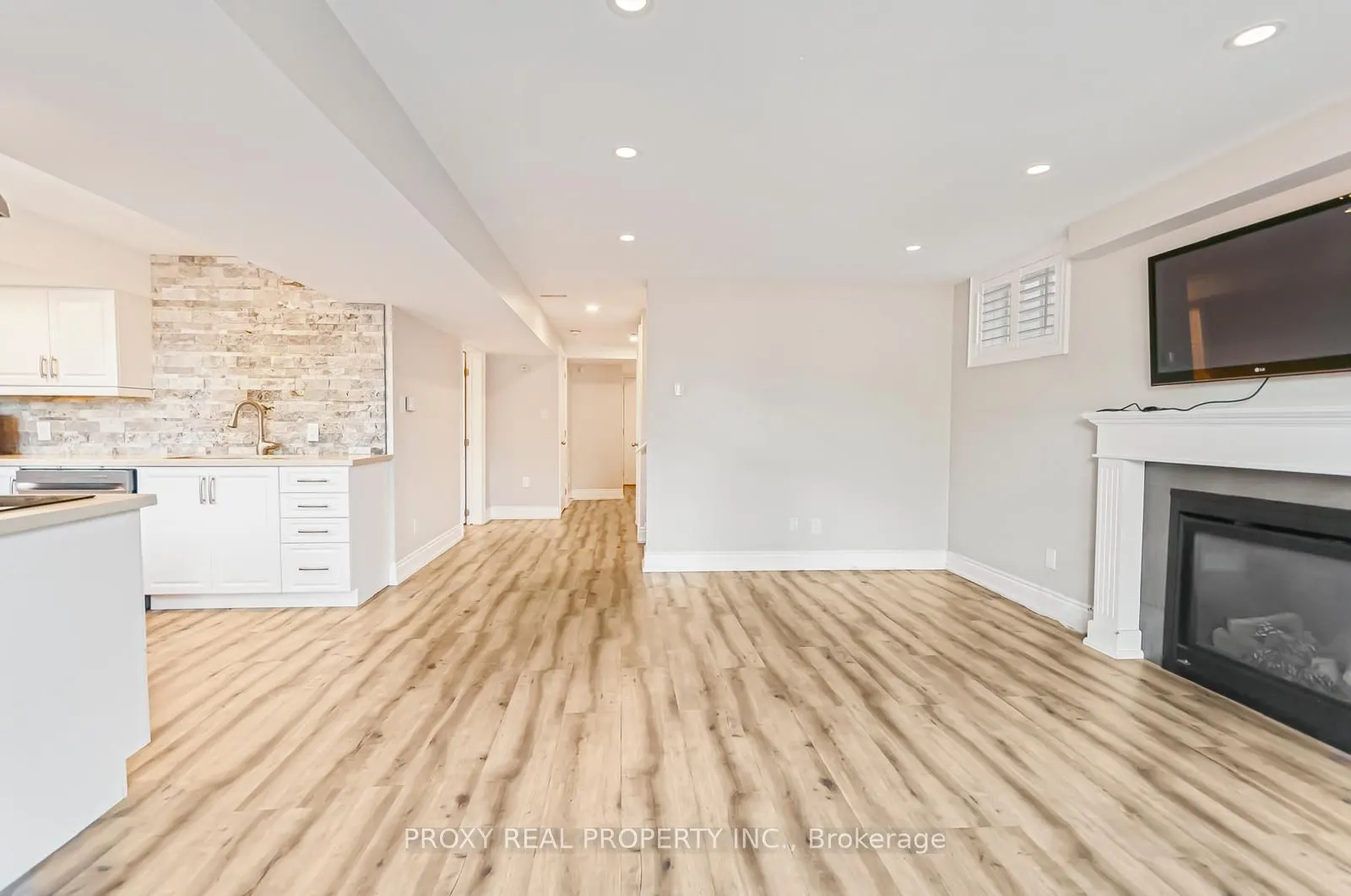 996 BOOTH Avenue