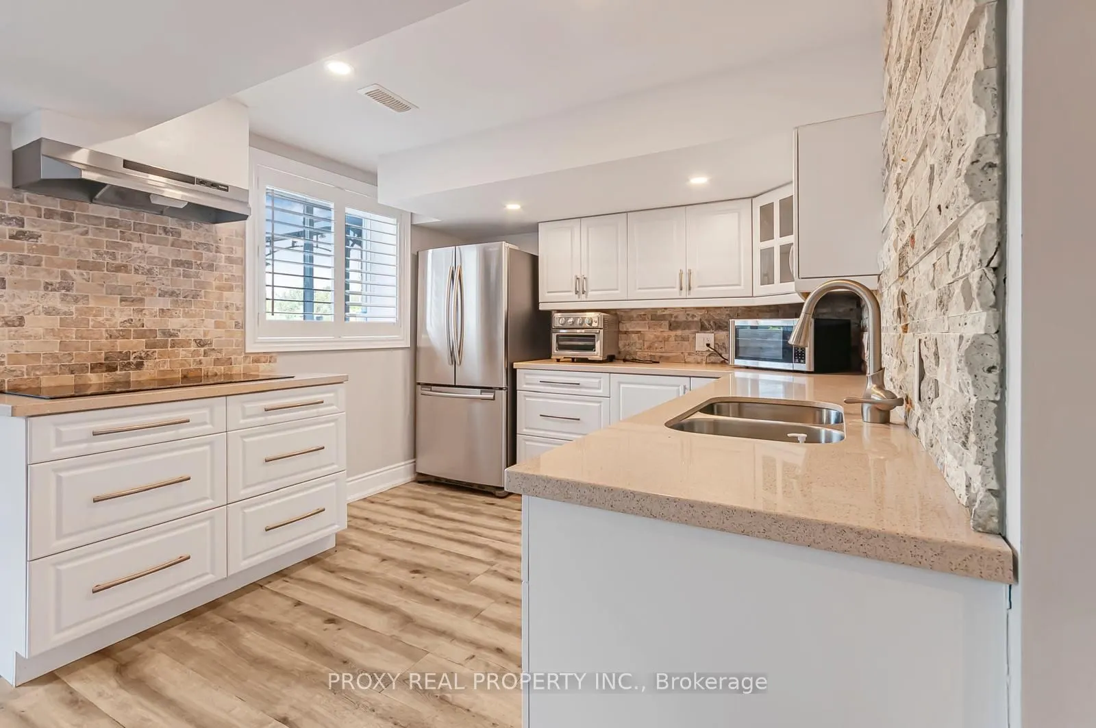 996 BOOTH Avenue