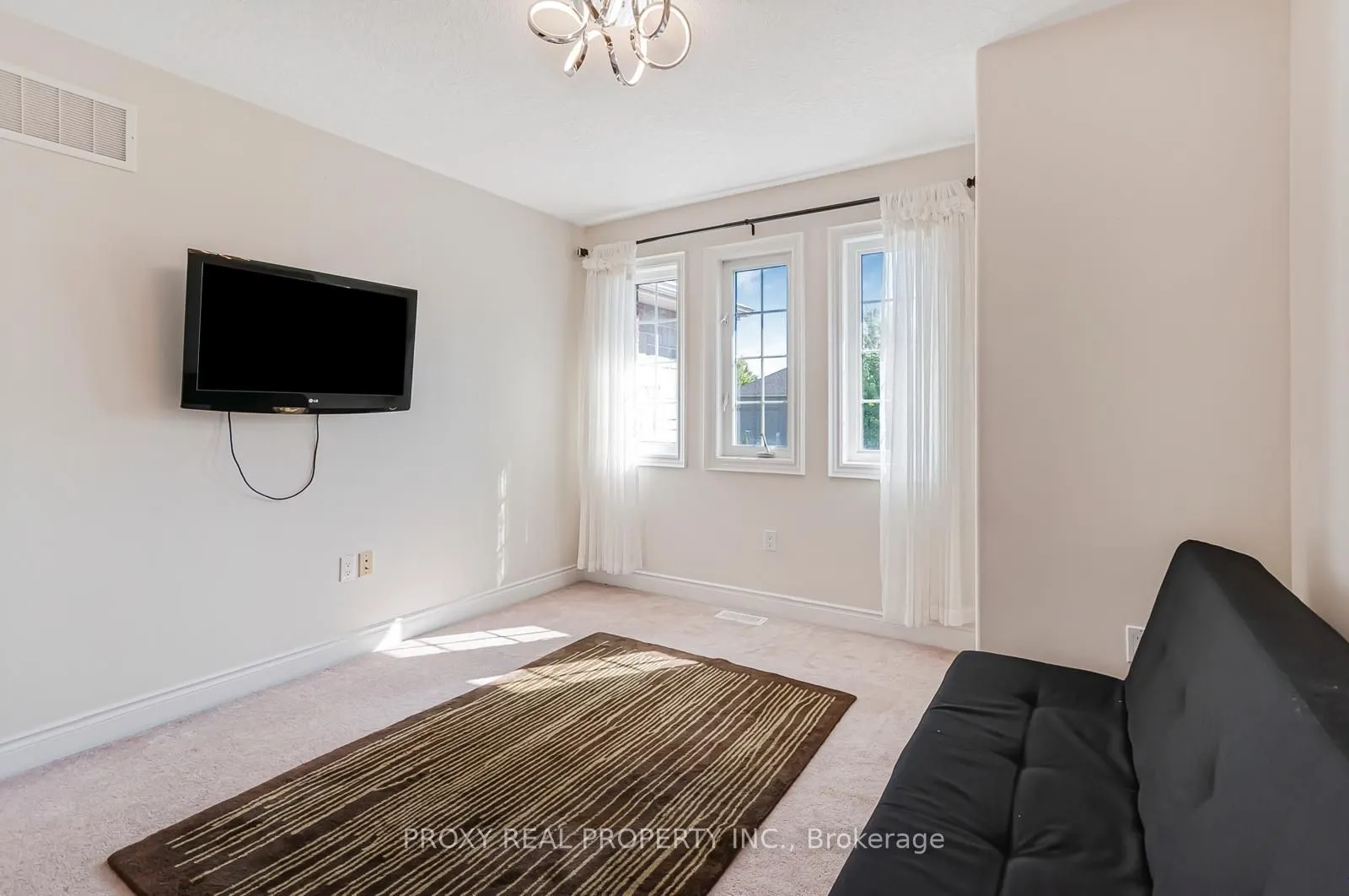 996 BOOTH Avenue