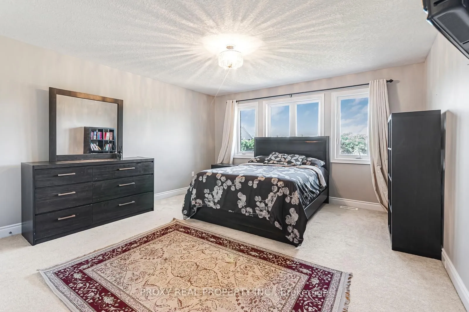 996 BOOTH Avenue