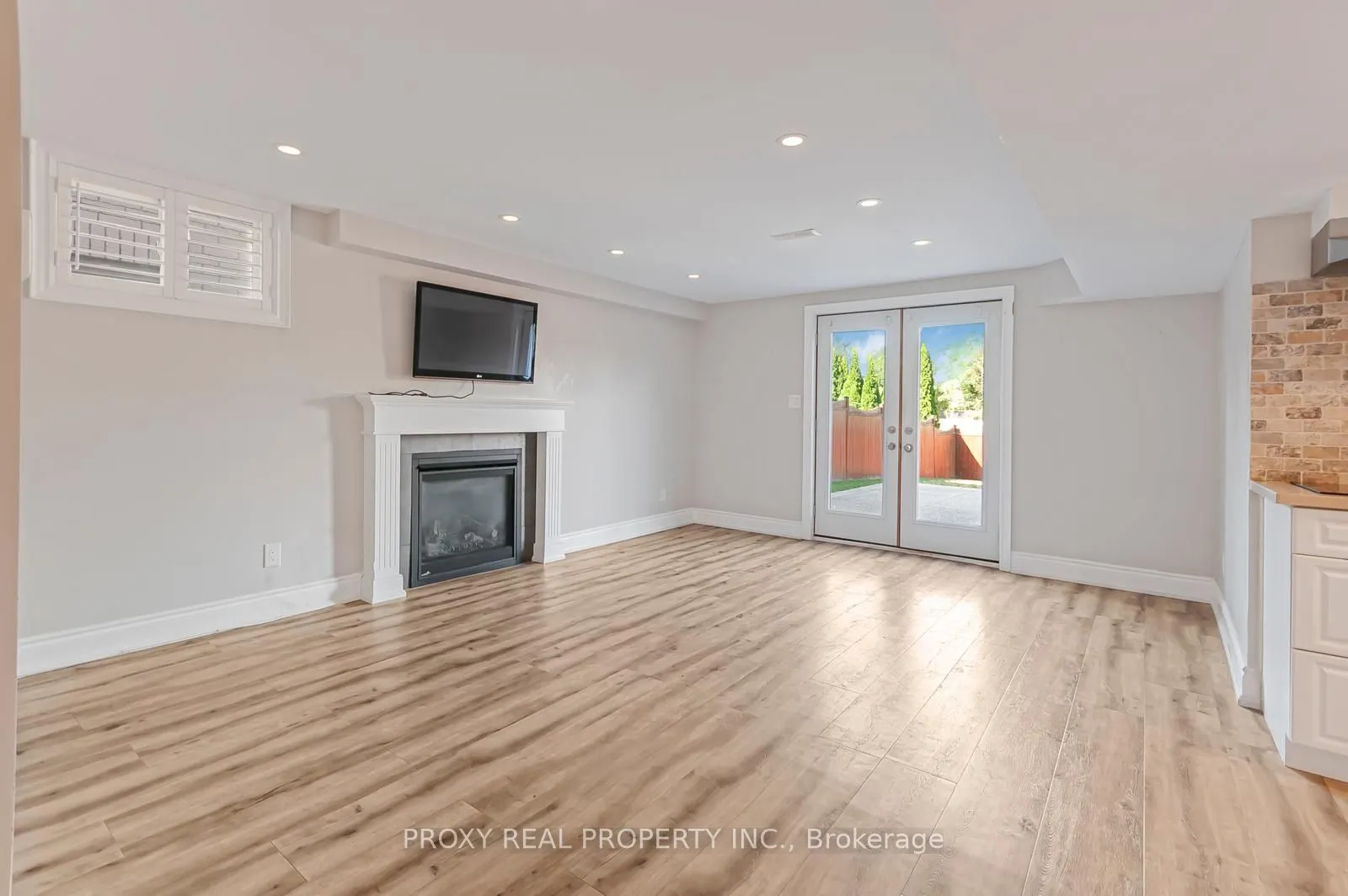 996 BOOTH Avenue