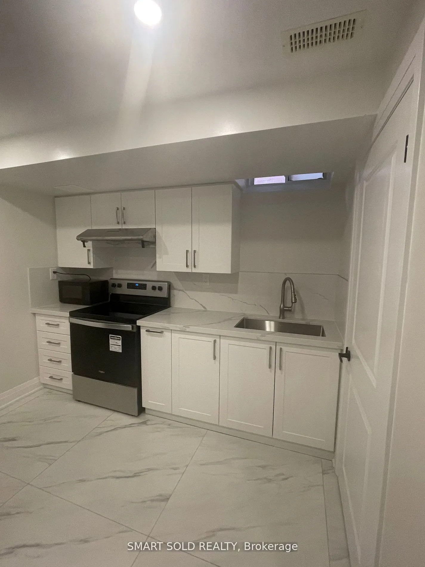 8 Fairlawn Avenue, #Basement