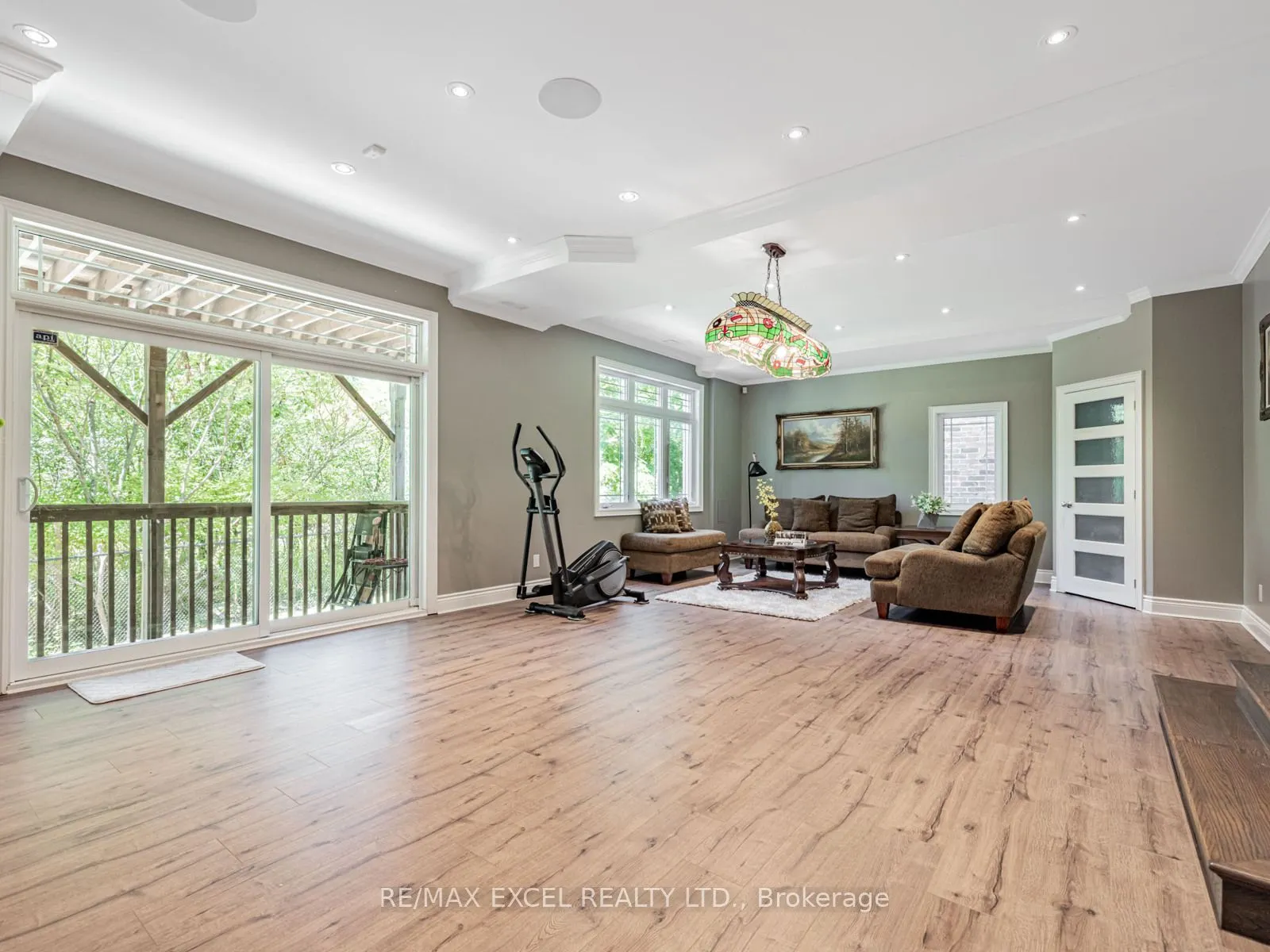 146 Upper Post Road W