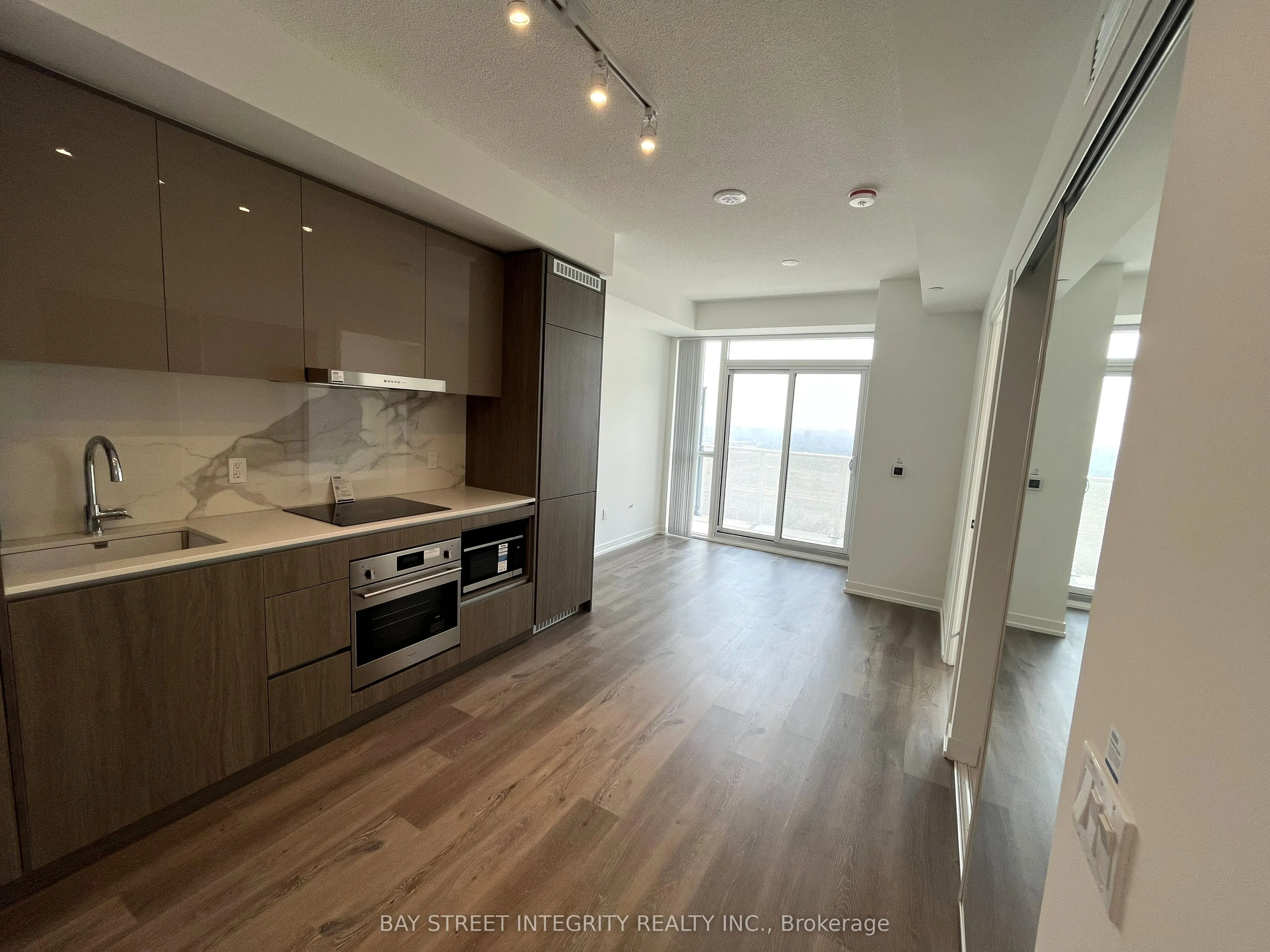 28 Interchange Way, #3811