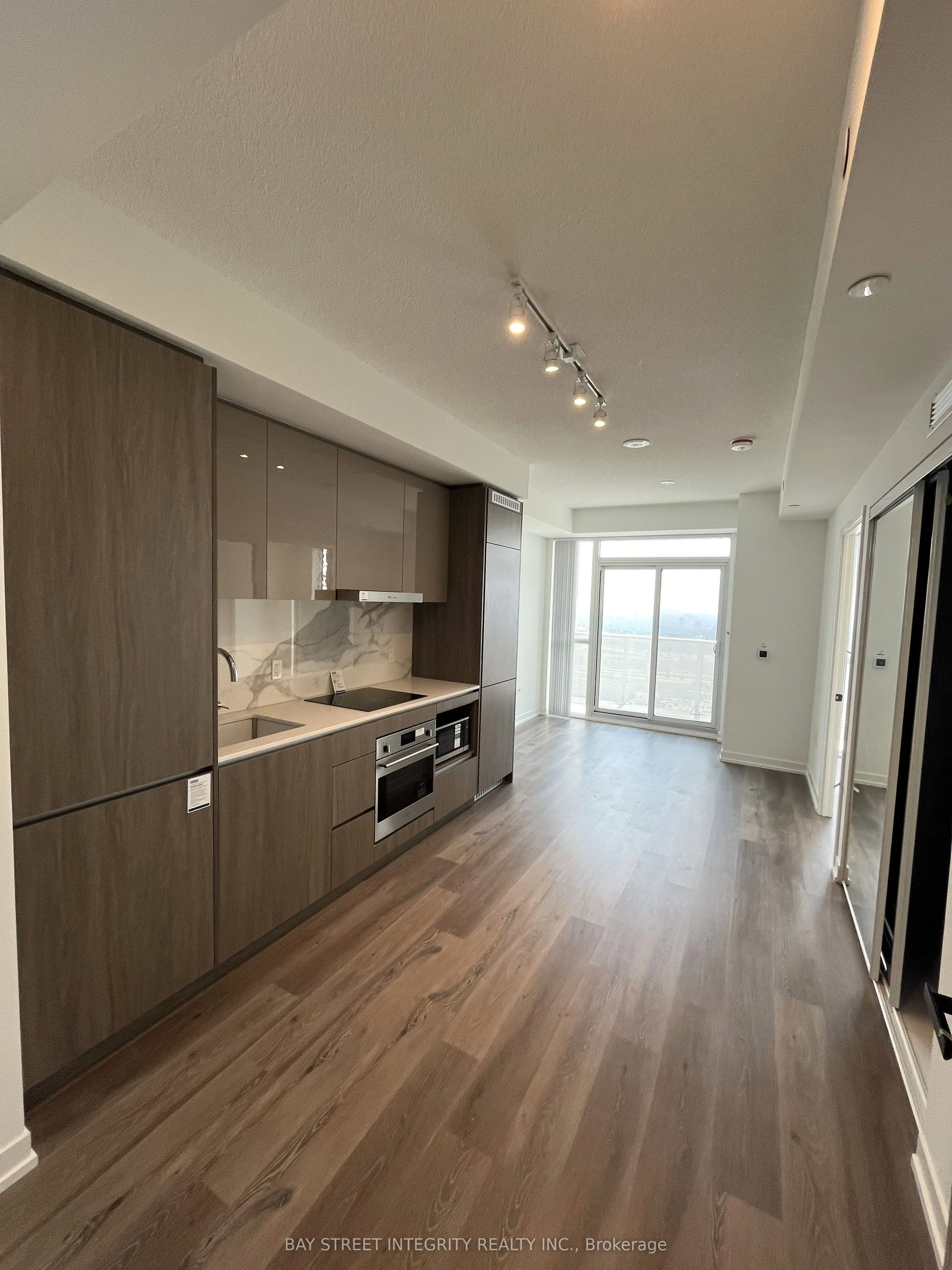 28 Interchange Way, #3811