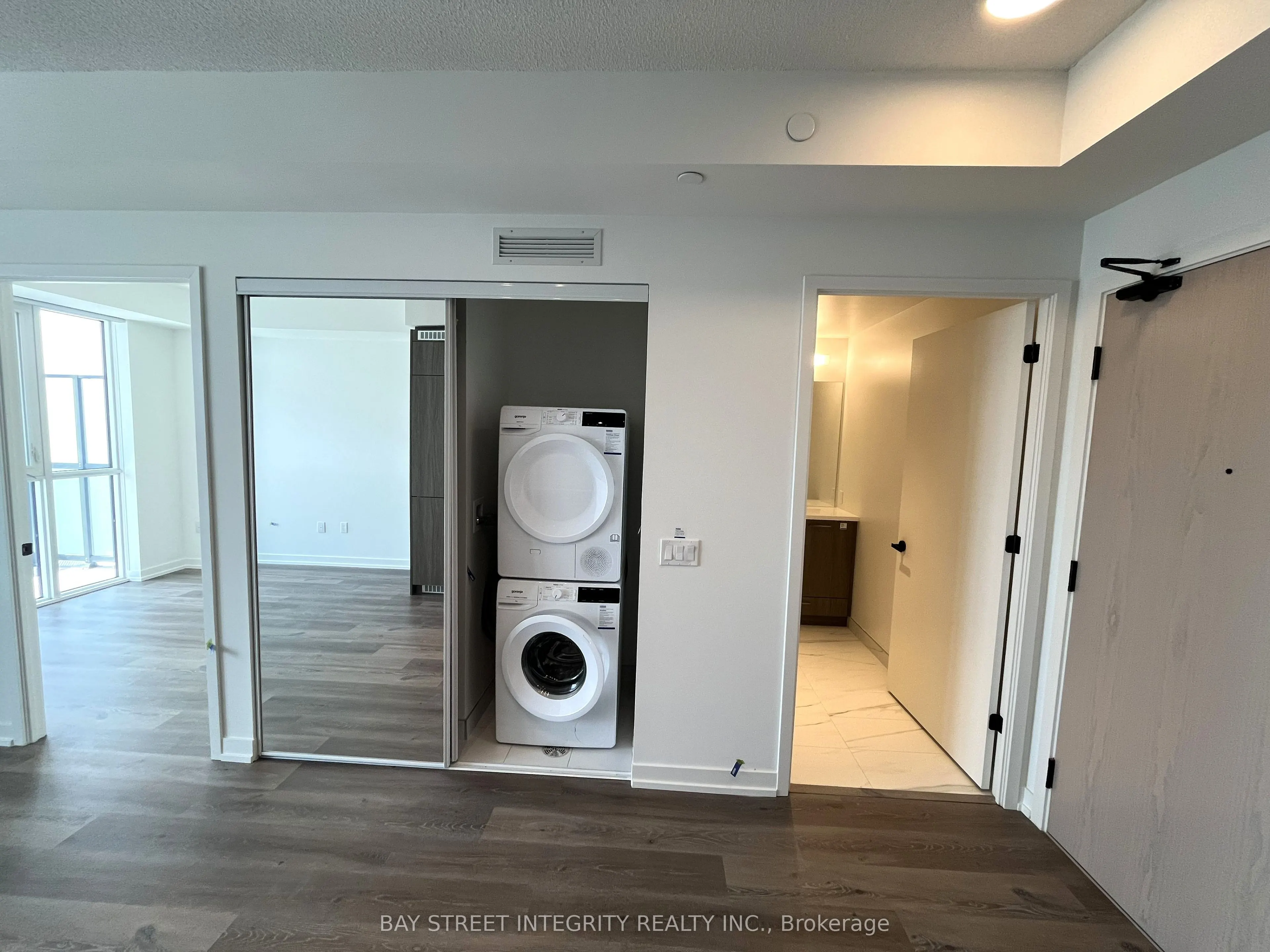 28 Interchange Way, #3811