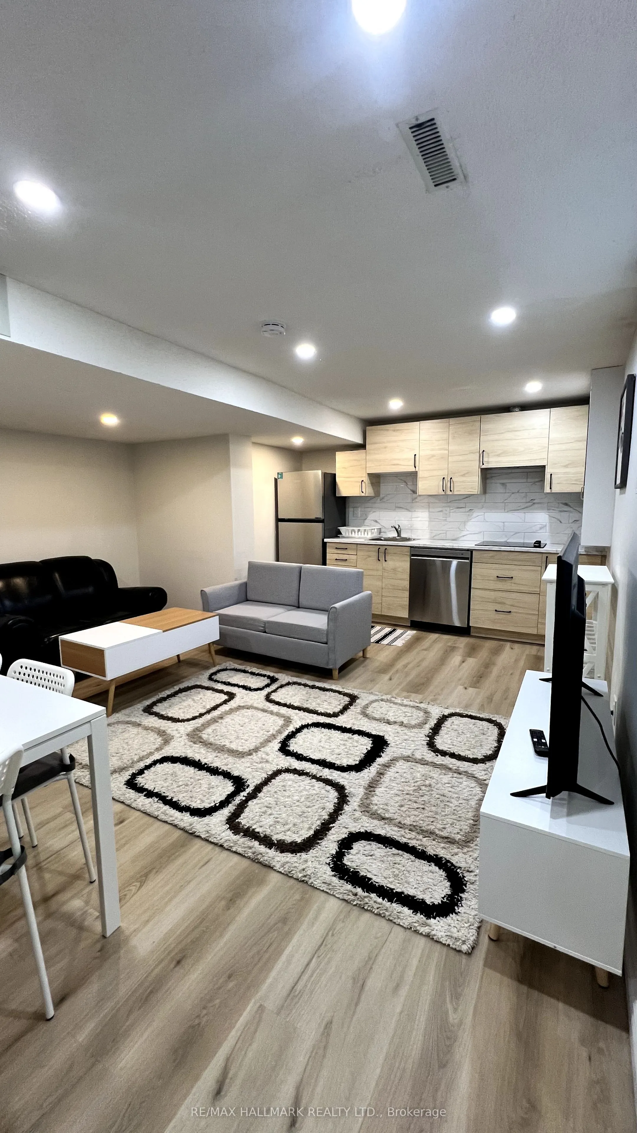 37 Crystal Drive, #Basement unit#2