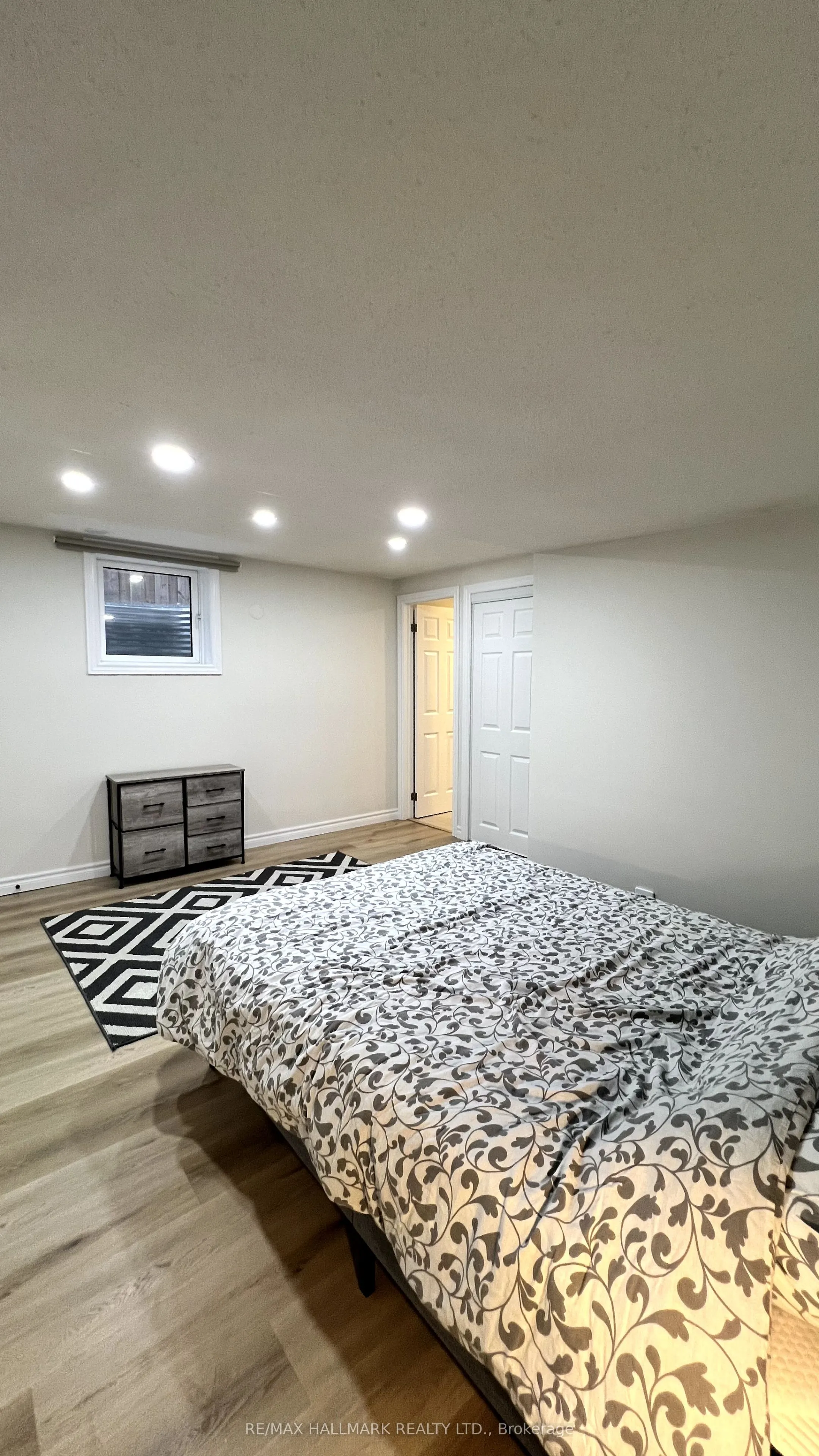 37 Crystal Drive, #Basement unit#2