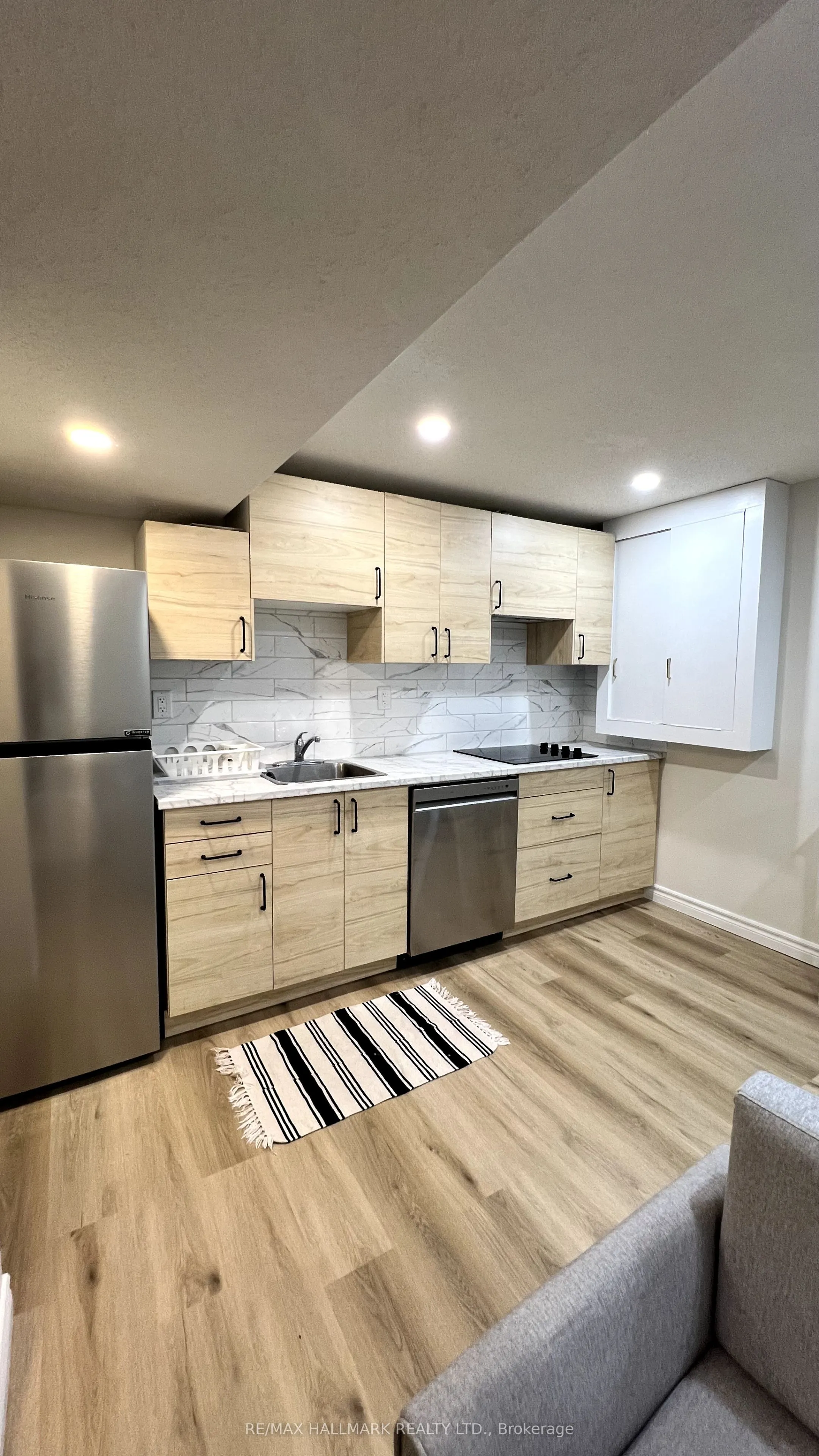 37 Crystal Drive, #Basement unit#2