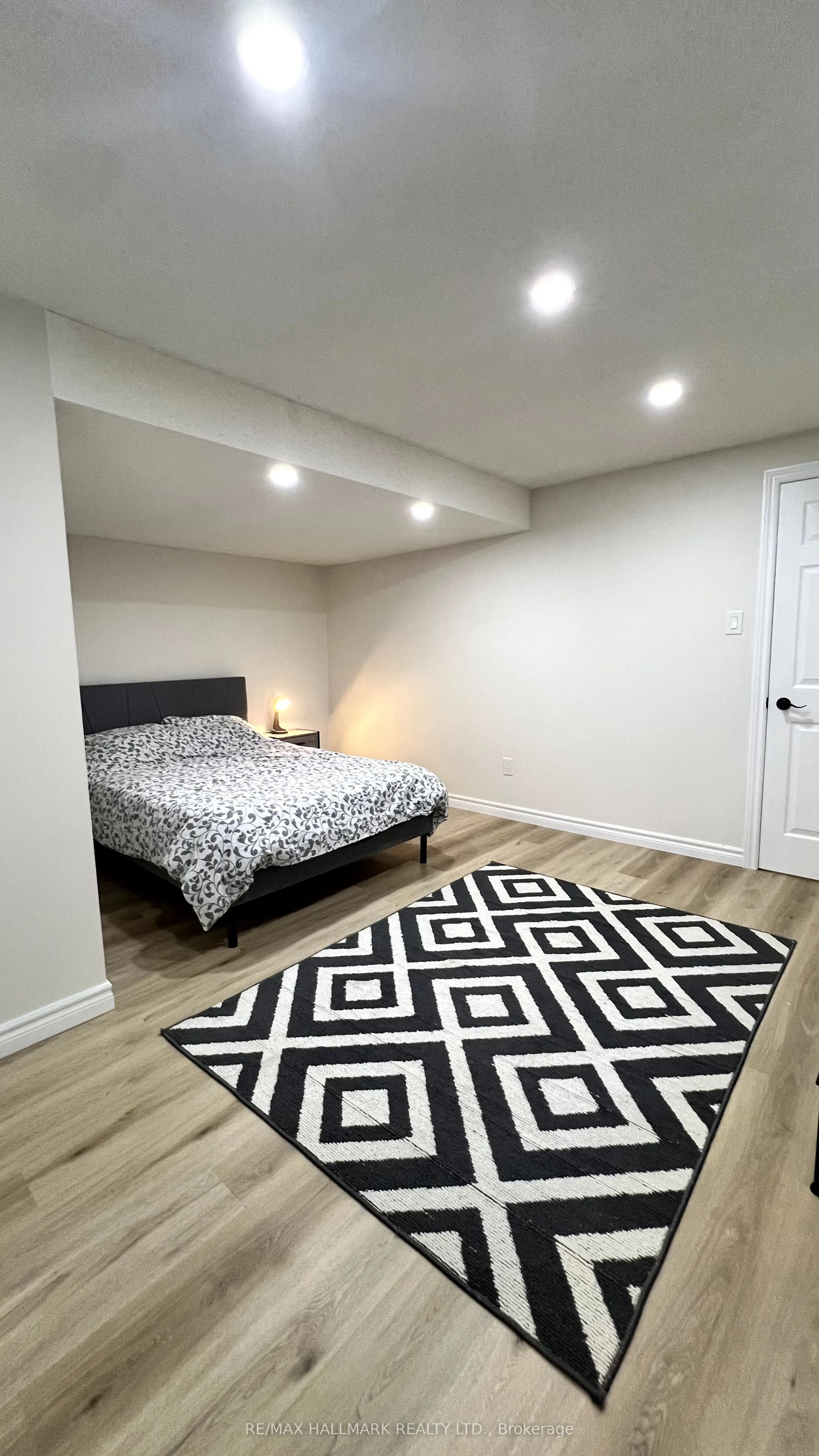 37 Crystal Drive, #Basement unit#2