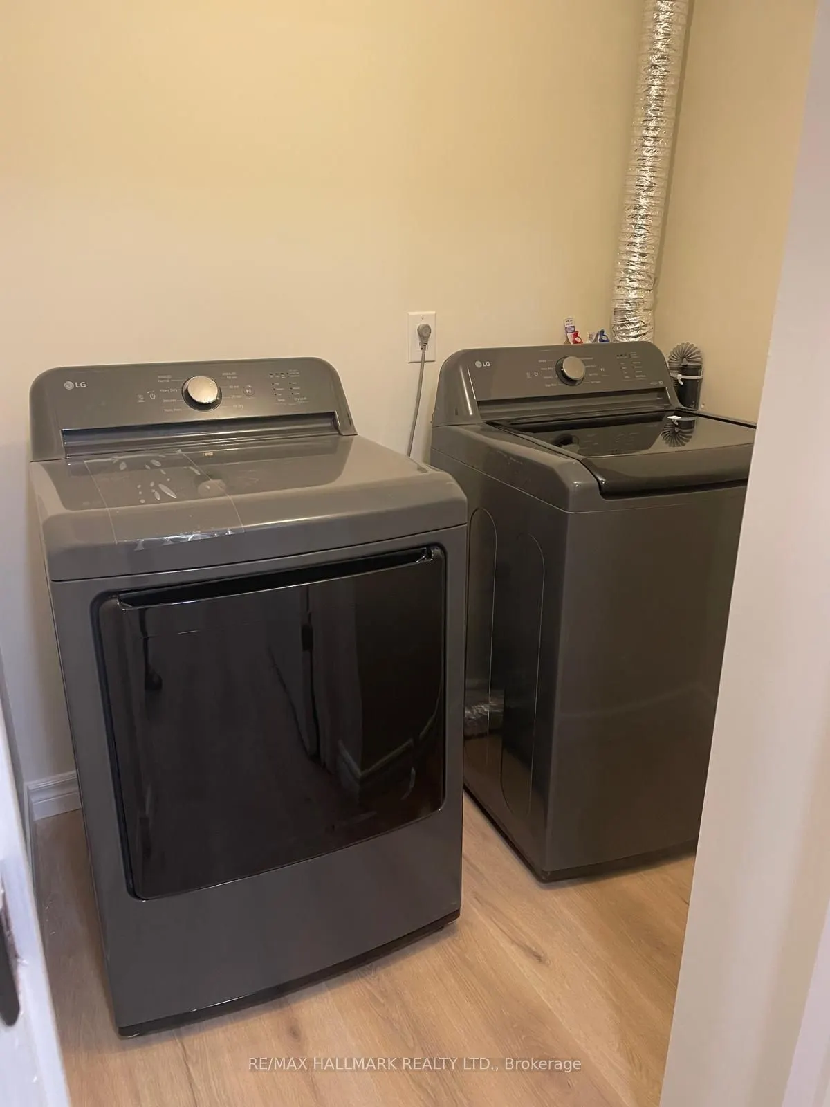 37 Crystal Drive, #Basement unit#2