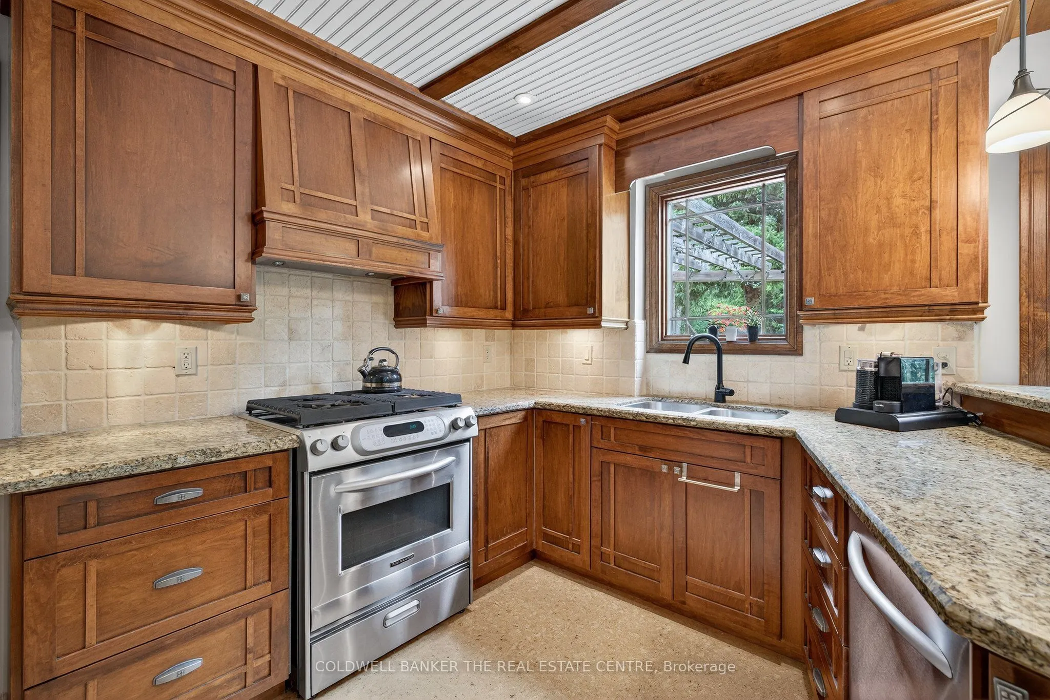 869 Magnolia Avenue