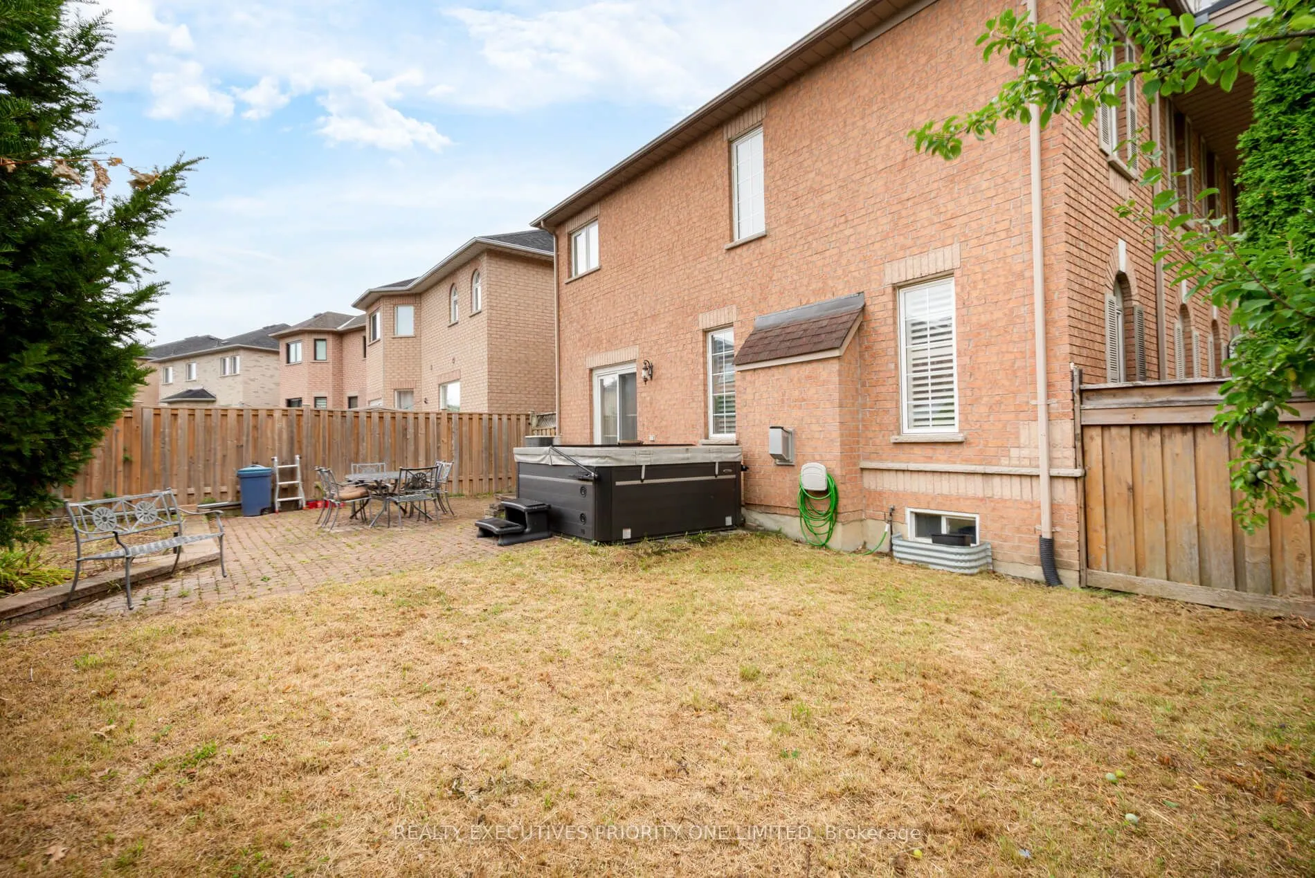 2 Foxhunt Drive