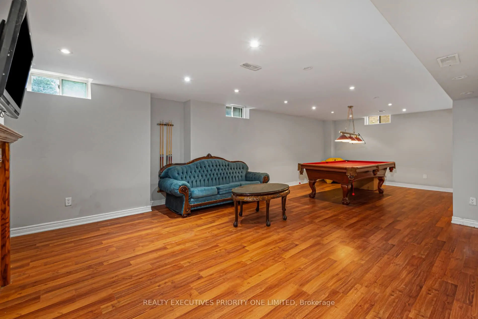 2 Foxhunt Drive