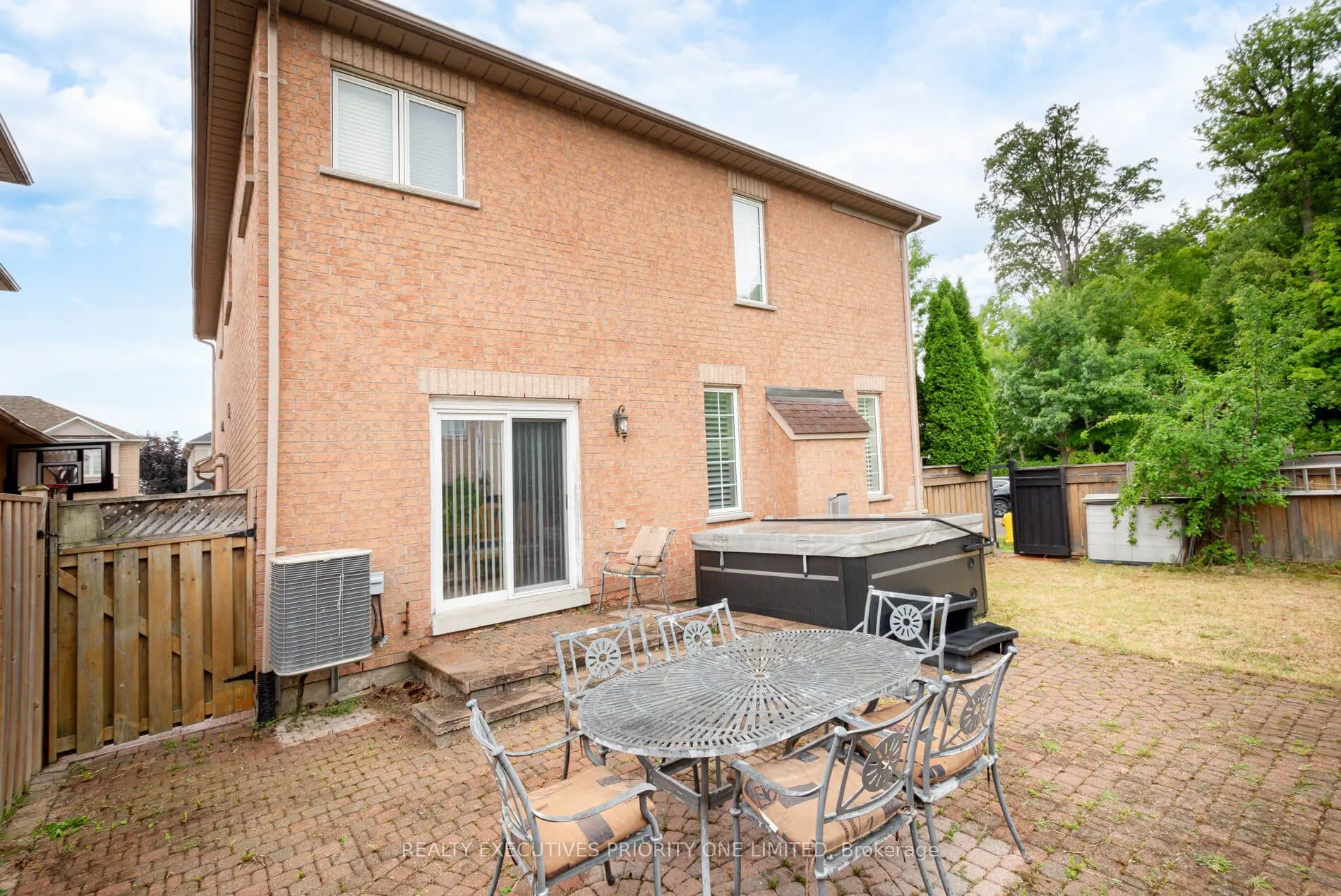 2 Foxhunt Drive