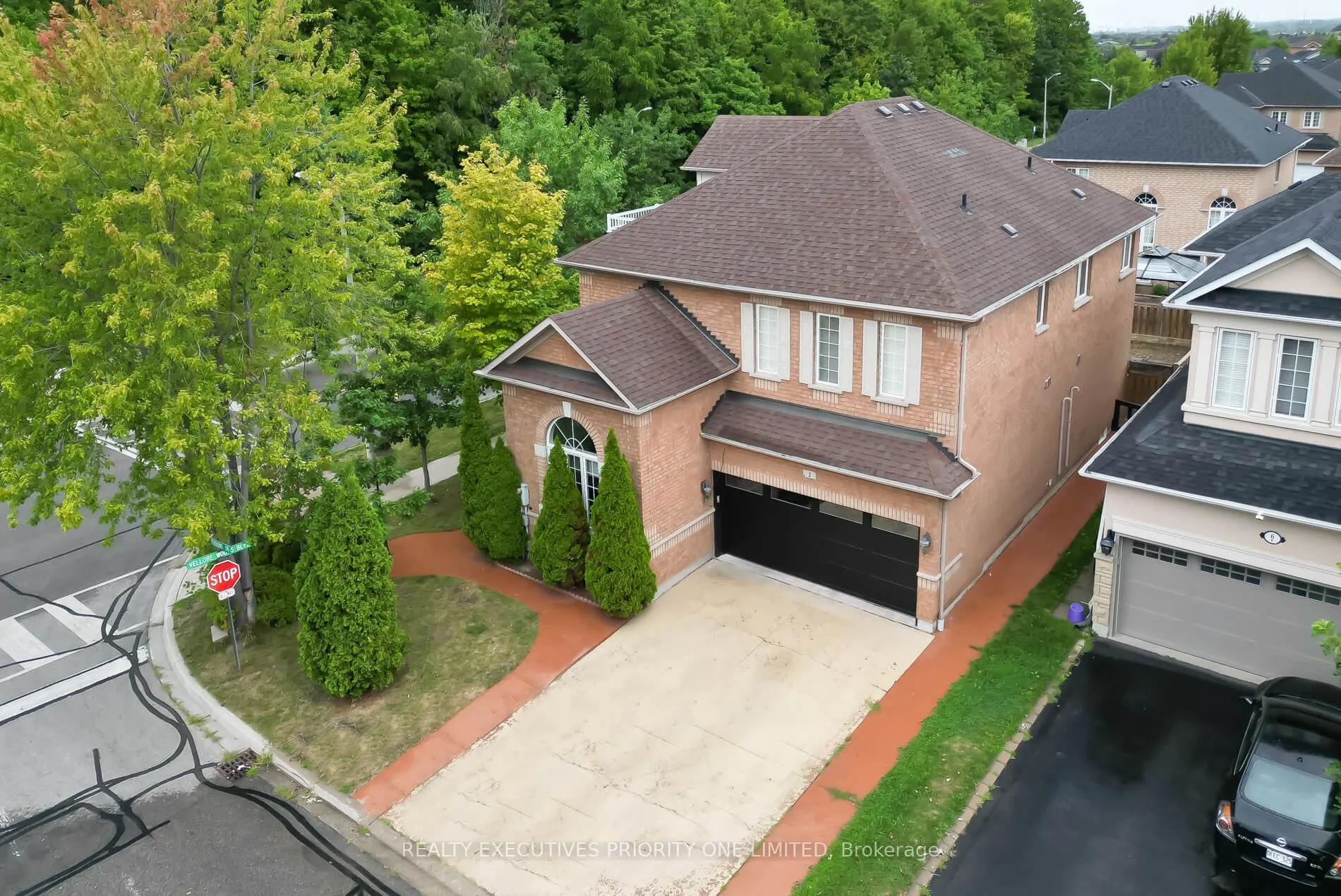 2 Foxhunt Drive