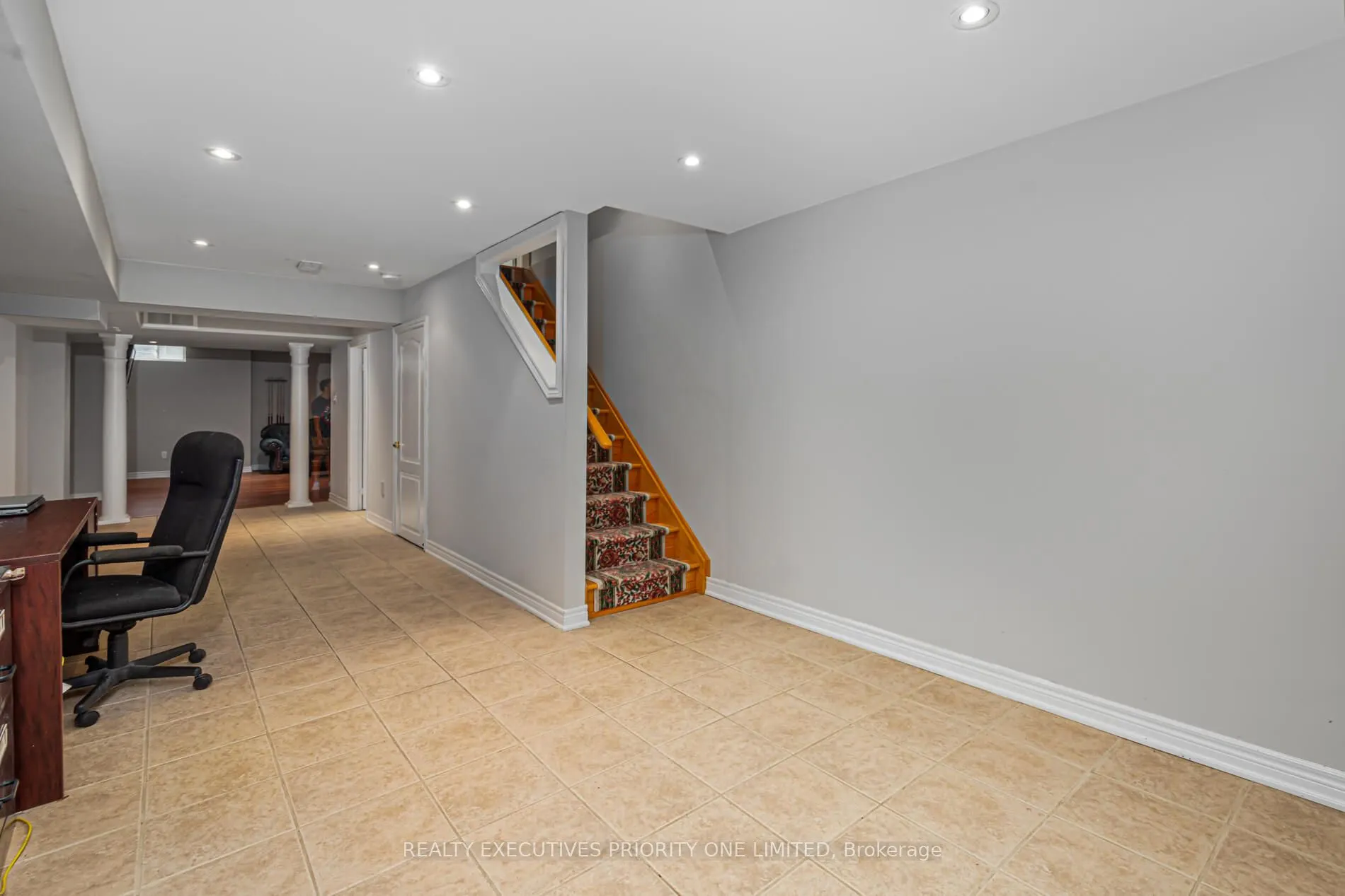2 Foxhunt Drive