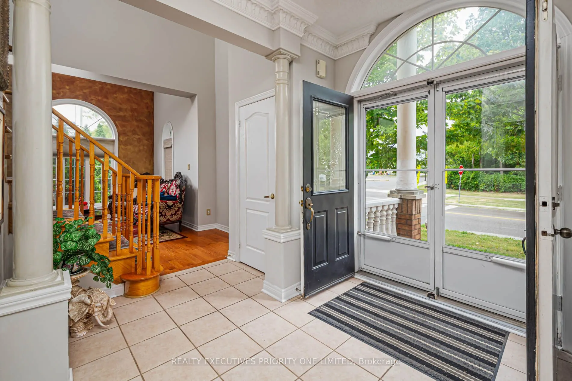 2 Foxhunt Drive