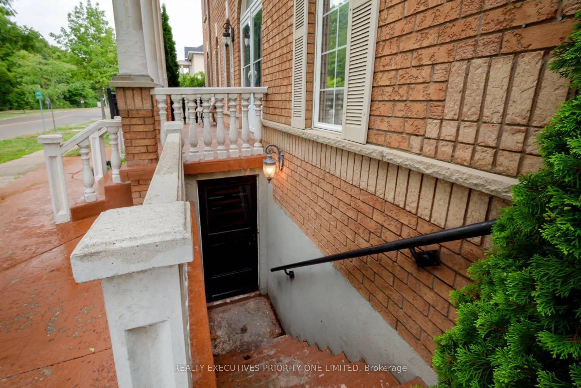 2 Foxhunt Drive