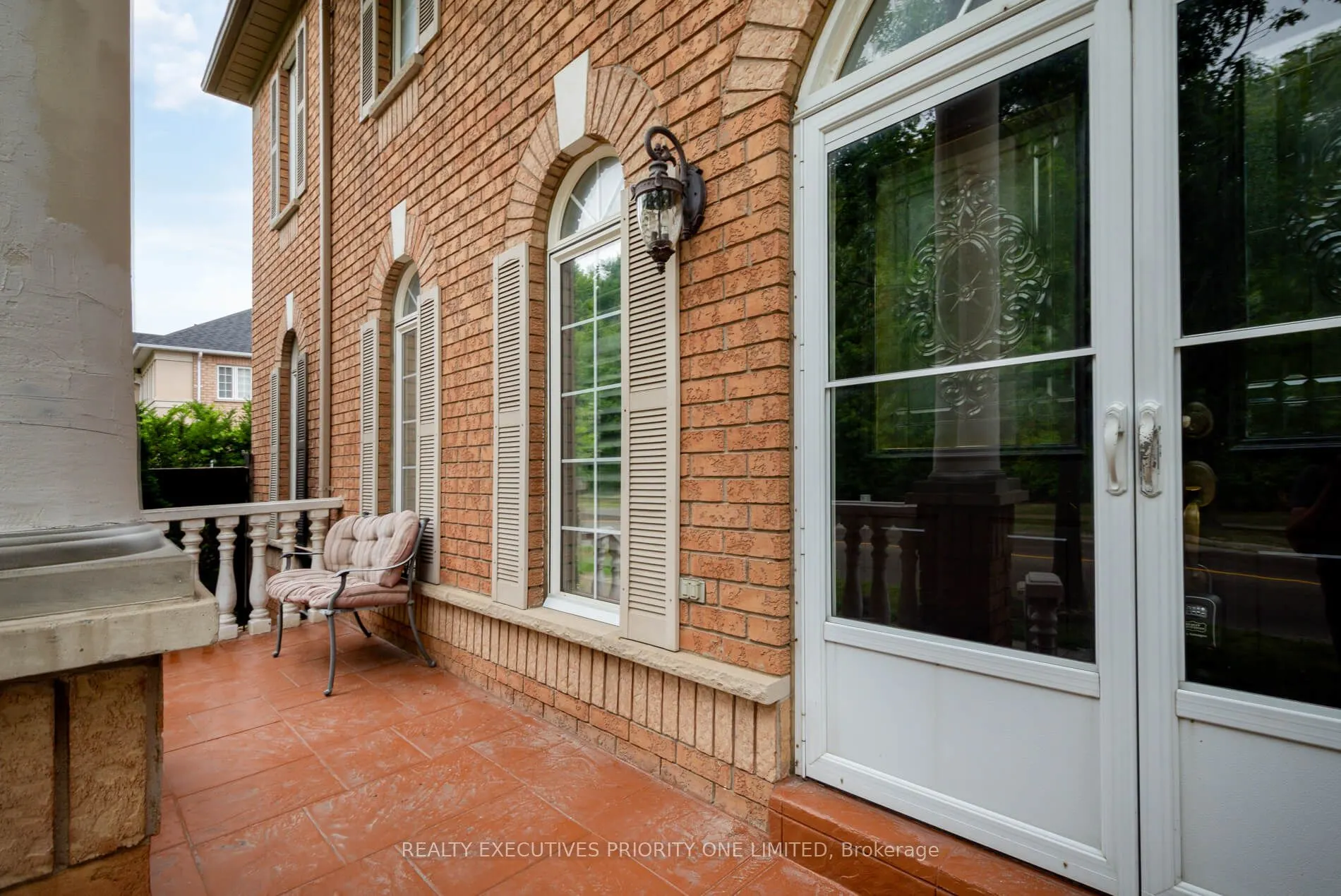 2 Foxhunt Drive