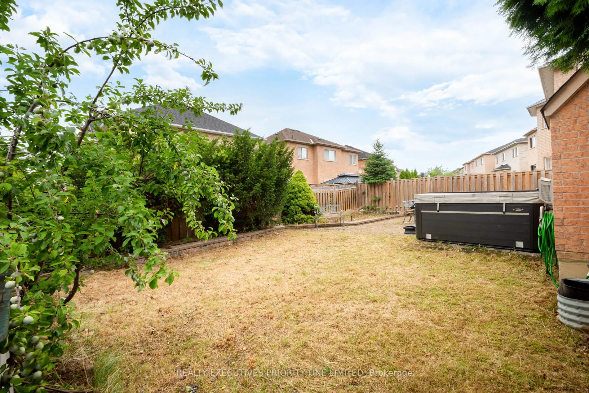 2 Foxhunt Drive