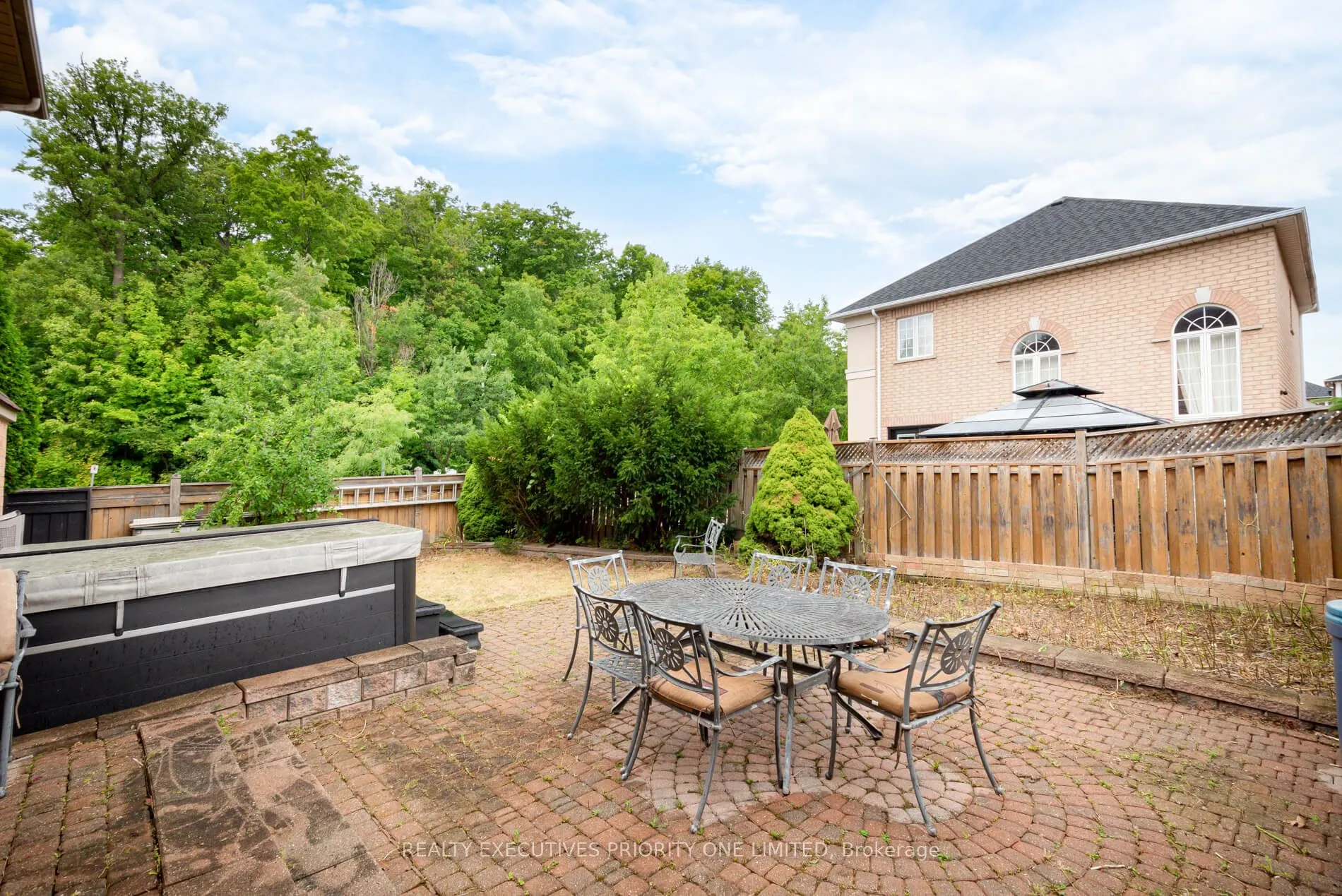 2 Foxhunt Drive