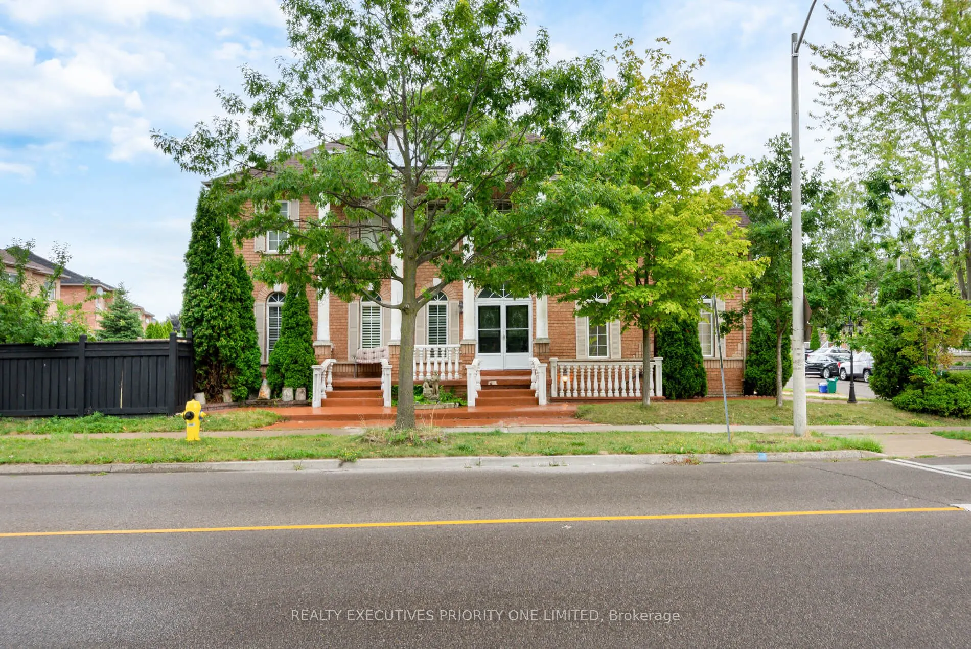 2 Foxhunt Drive