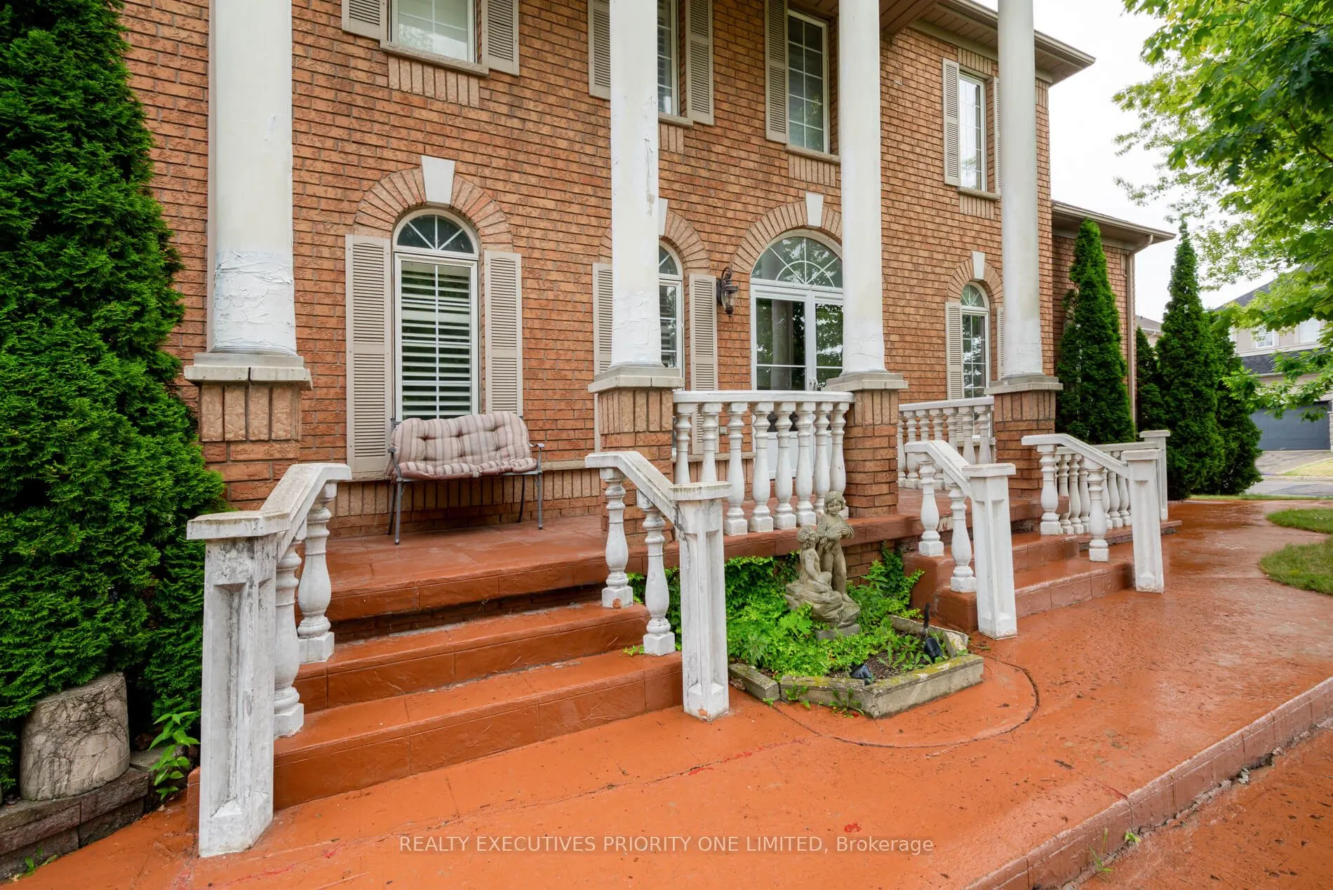 2 Foxhunt Drive
