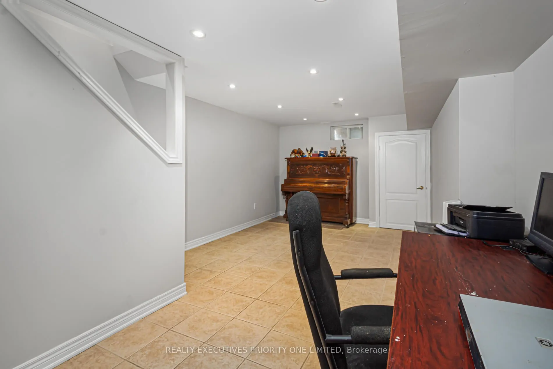 2 Foxhunt Drive