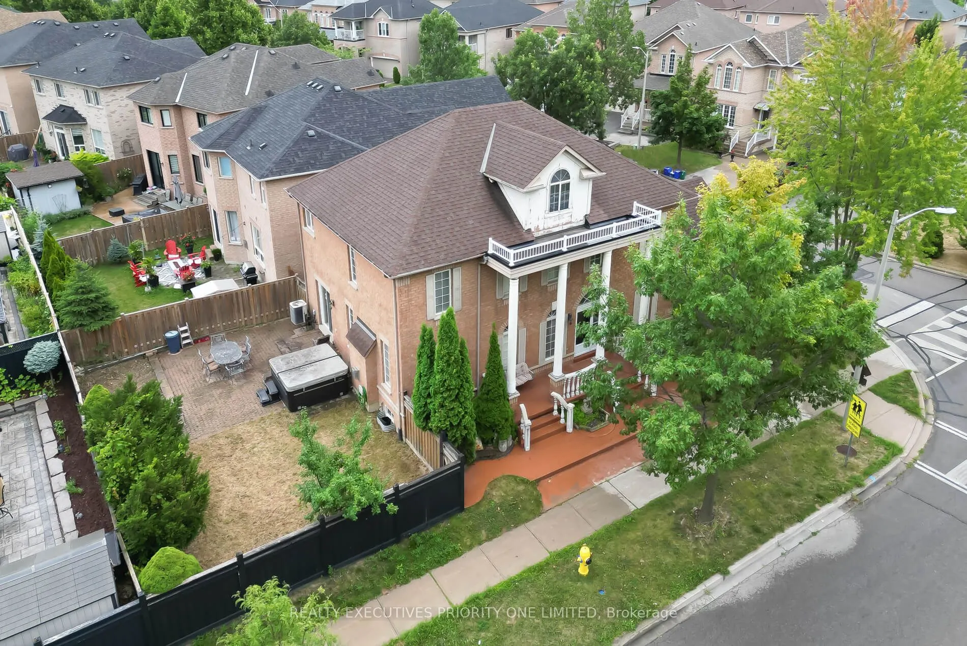 2 Foxhunt Drive