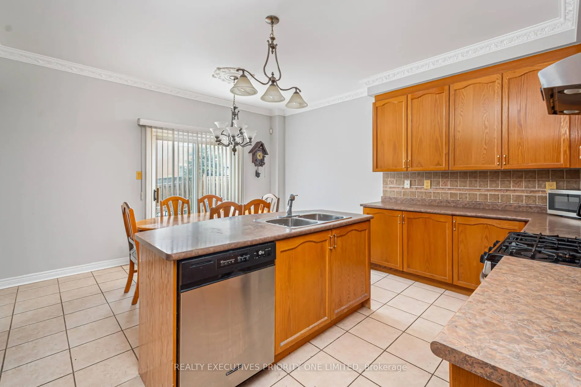 2 Foxhunt Drive