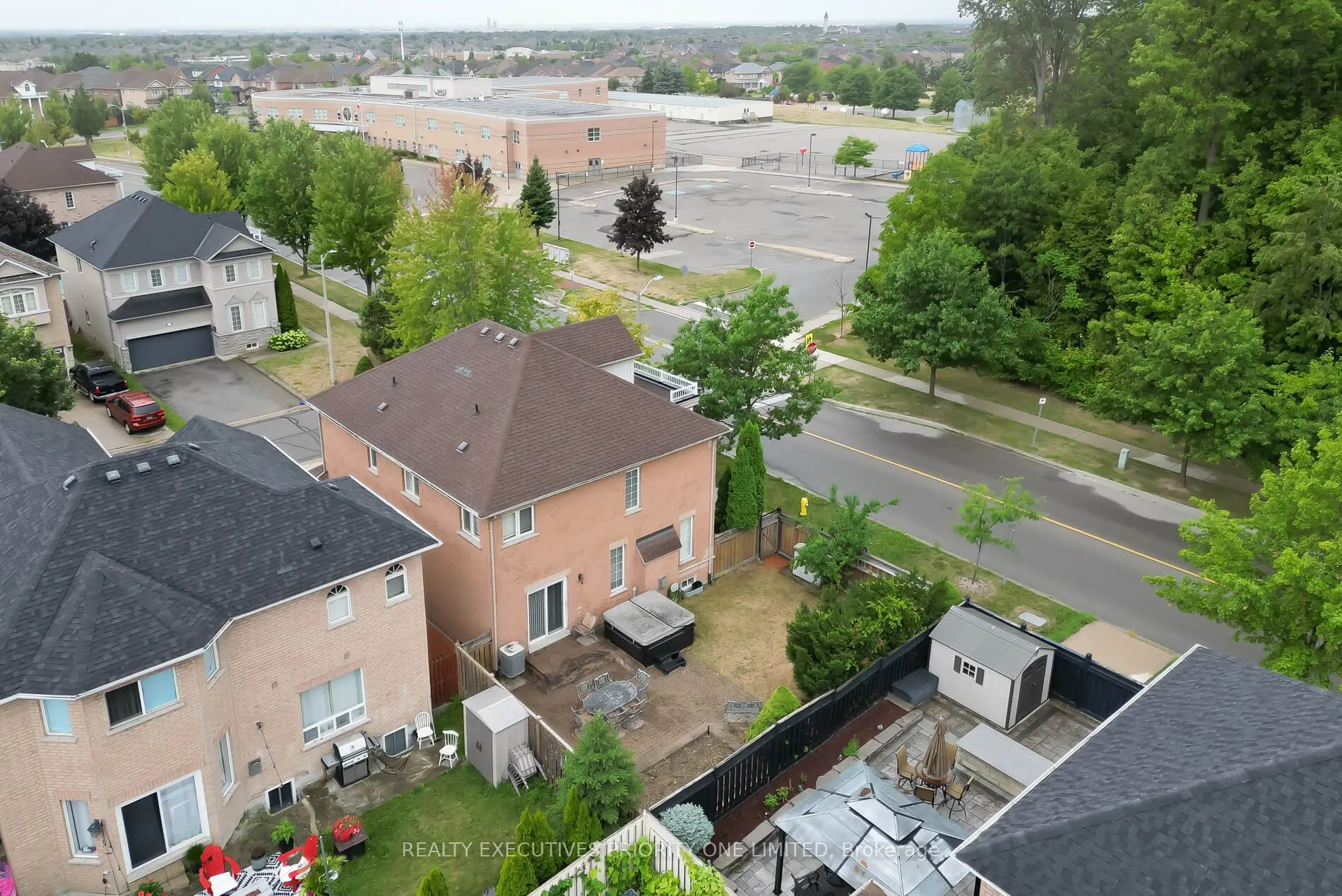 2 Foxhunt Drive