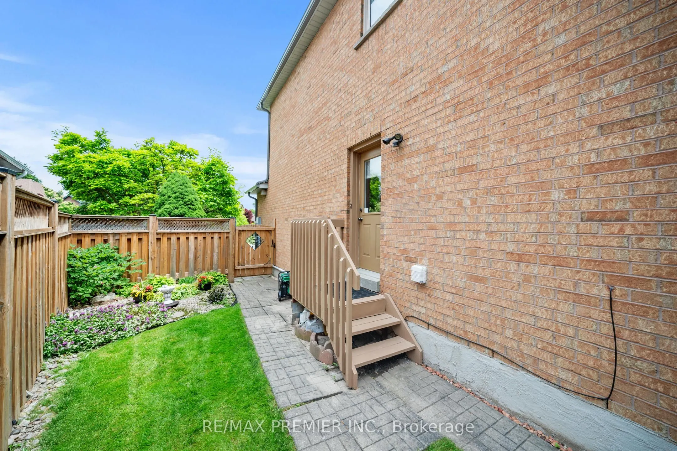 618 Ponting Place
