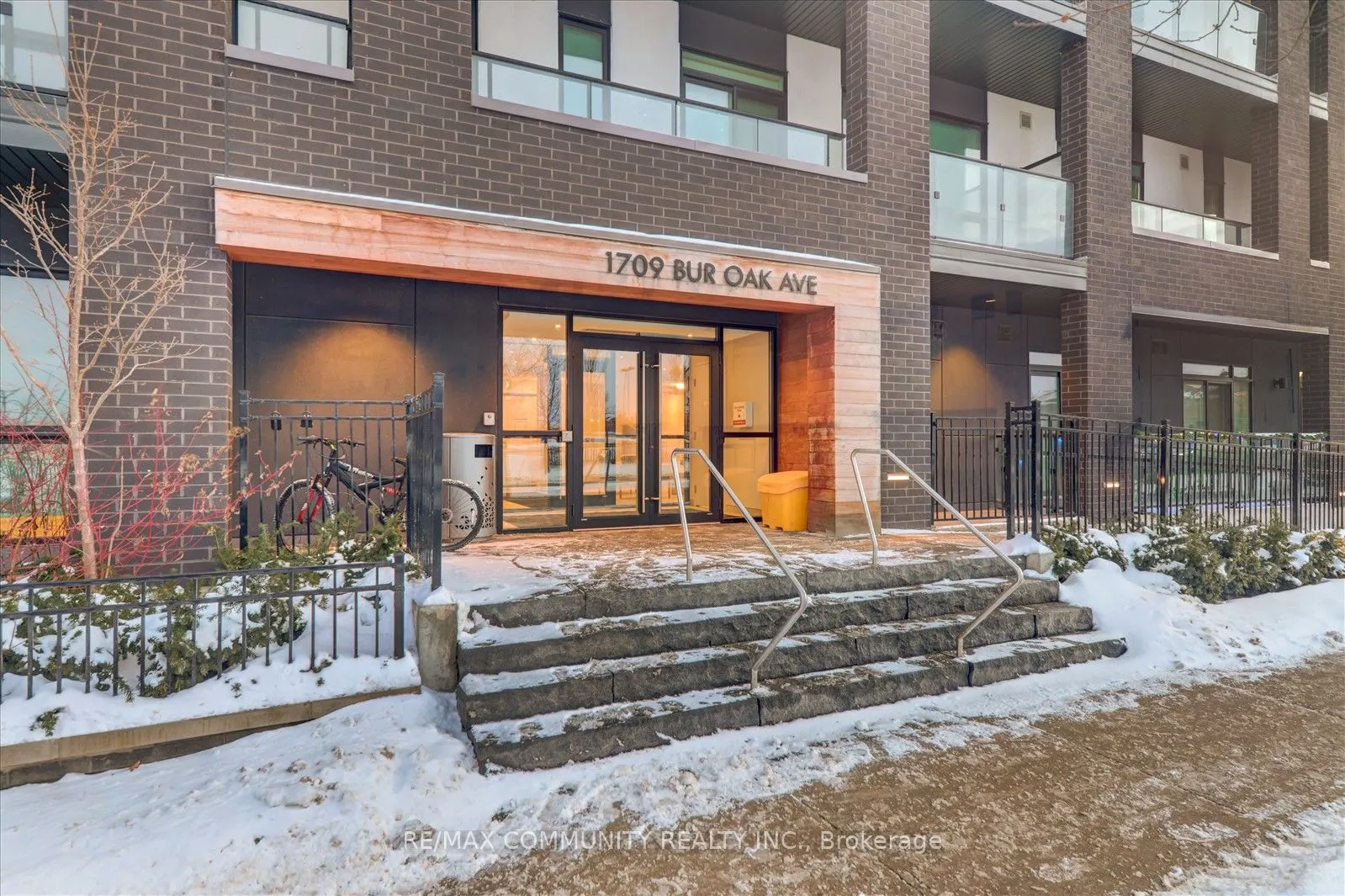 1709 Bur Oak Avenue, #206