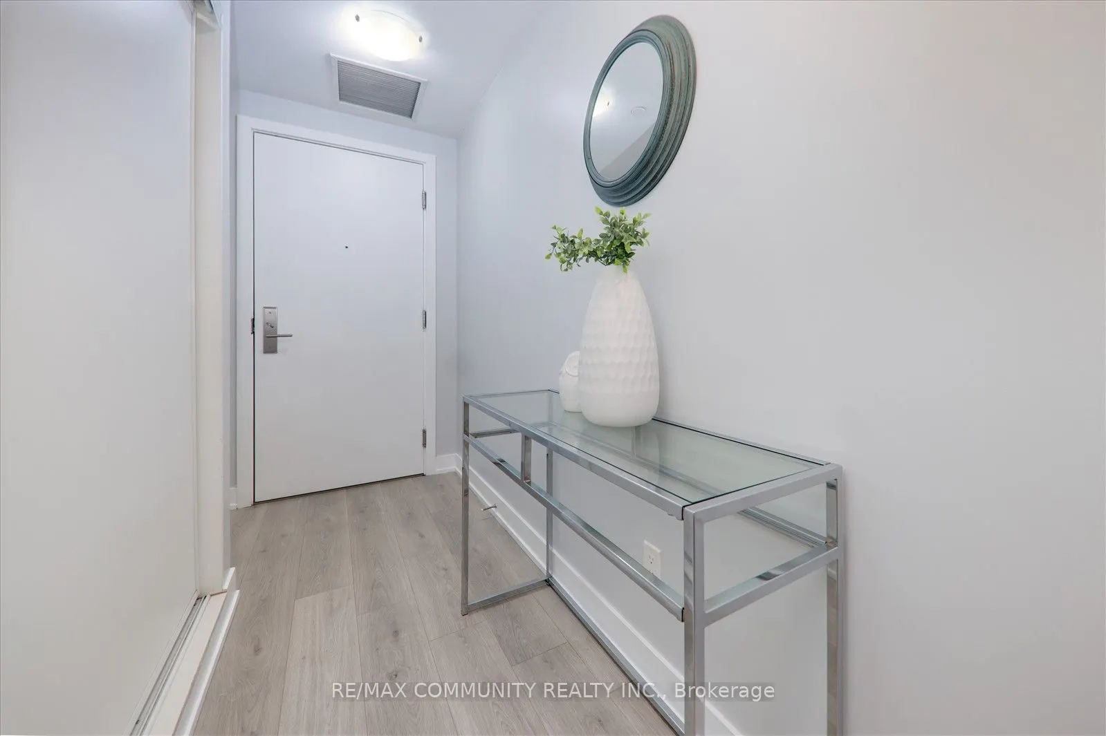 1709 Bur Oak Avenue, #206