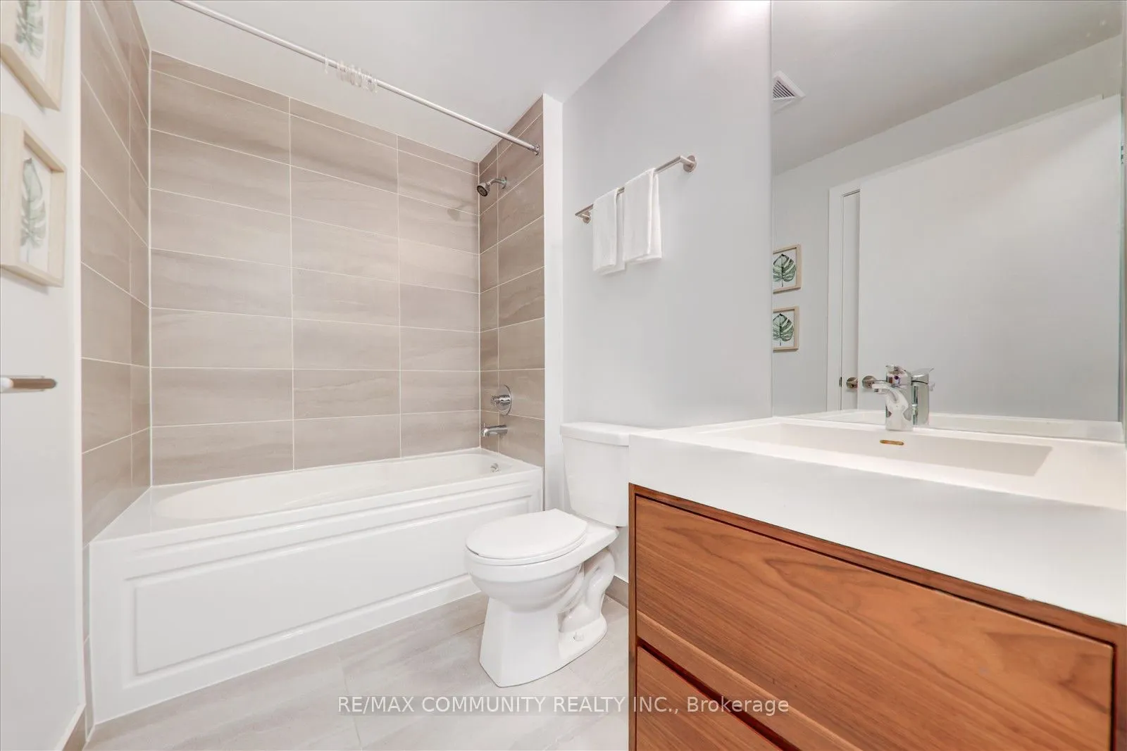 1709 Bur Oak Avenue, #206