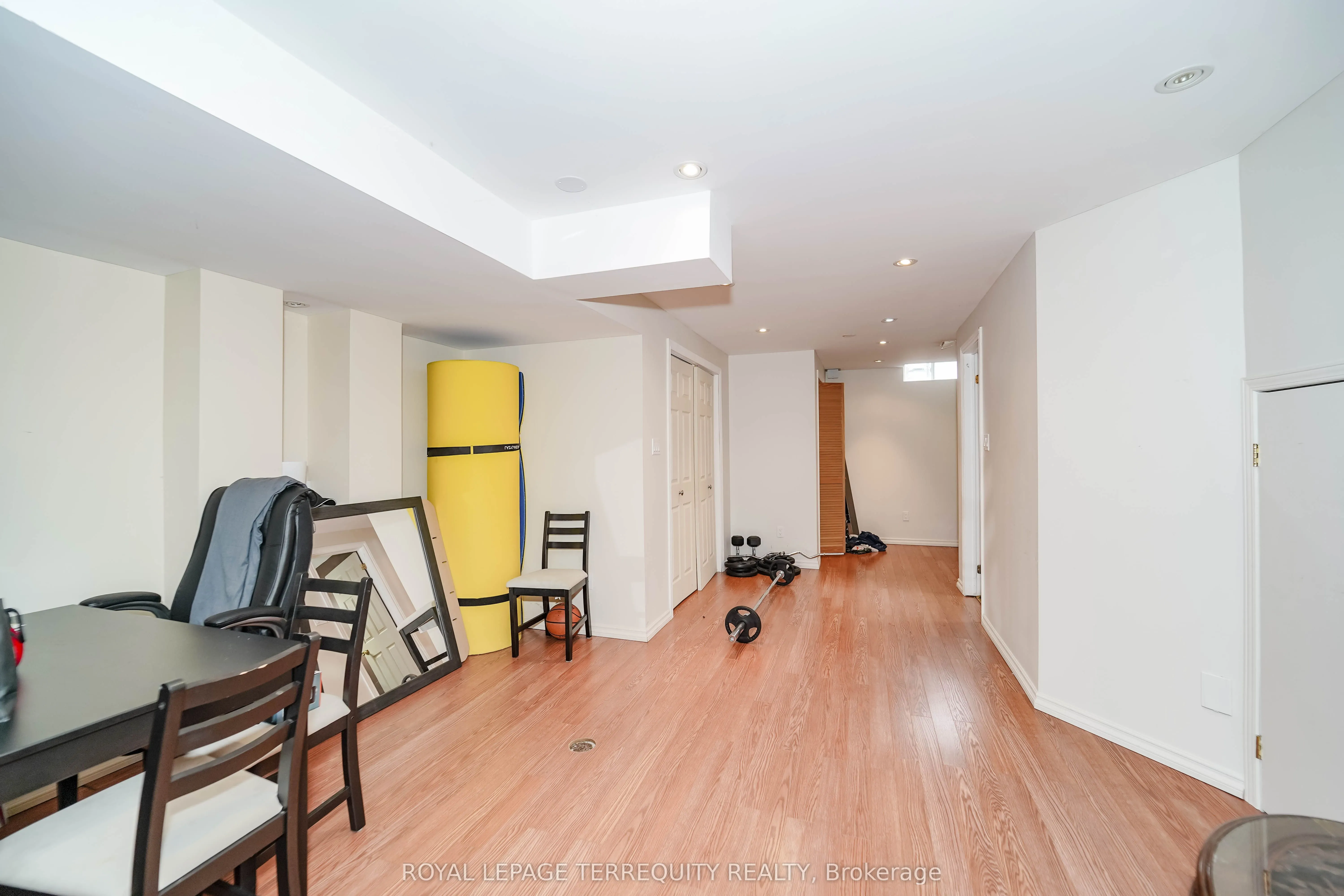 9027 Yonge Street